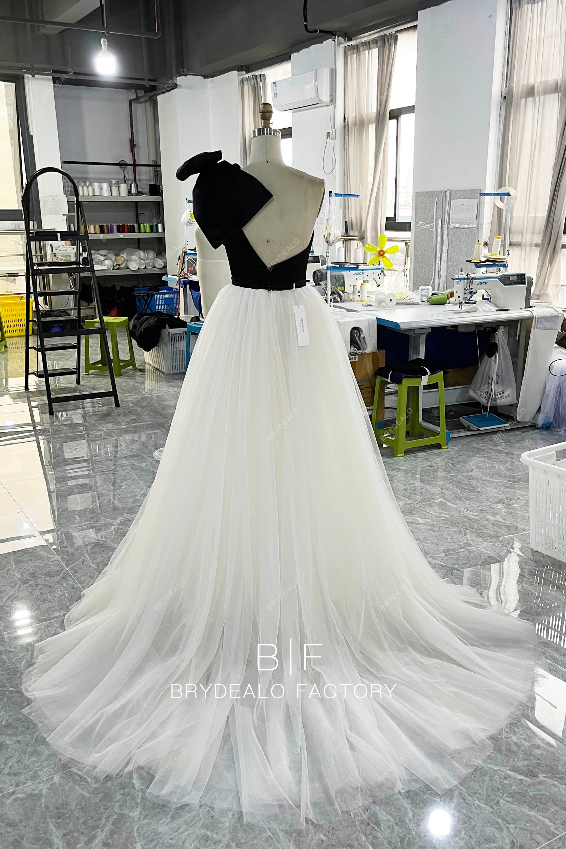 one shoulder large knot puffy tulle skirt