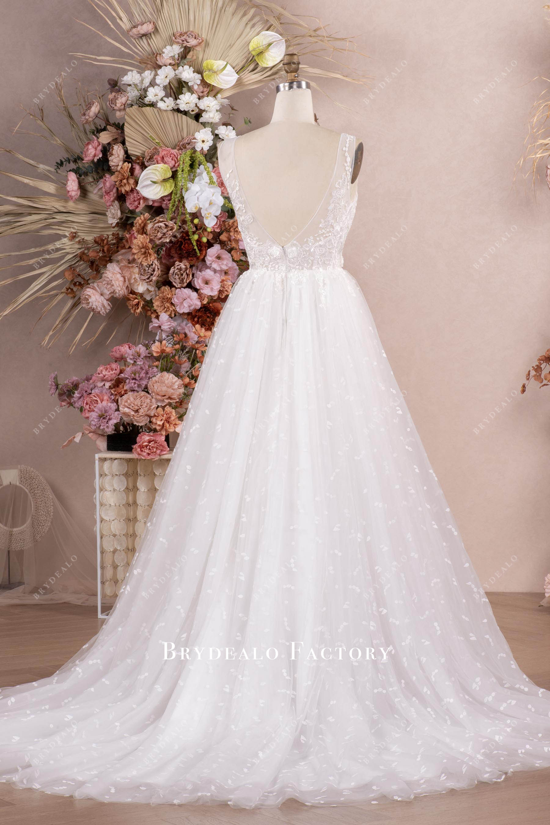 open V-back long wedding dress