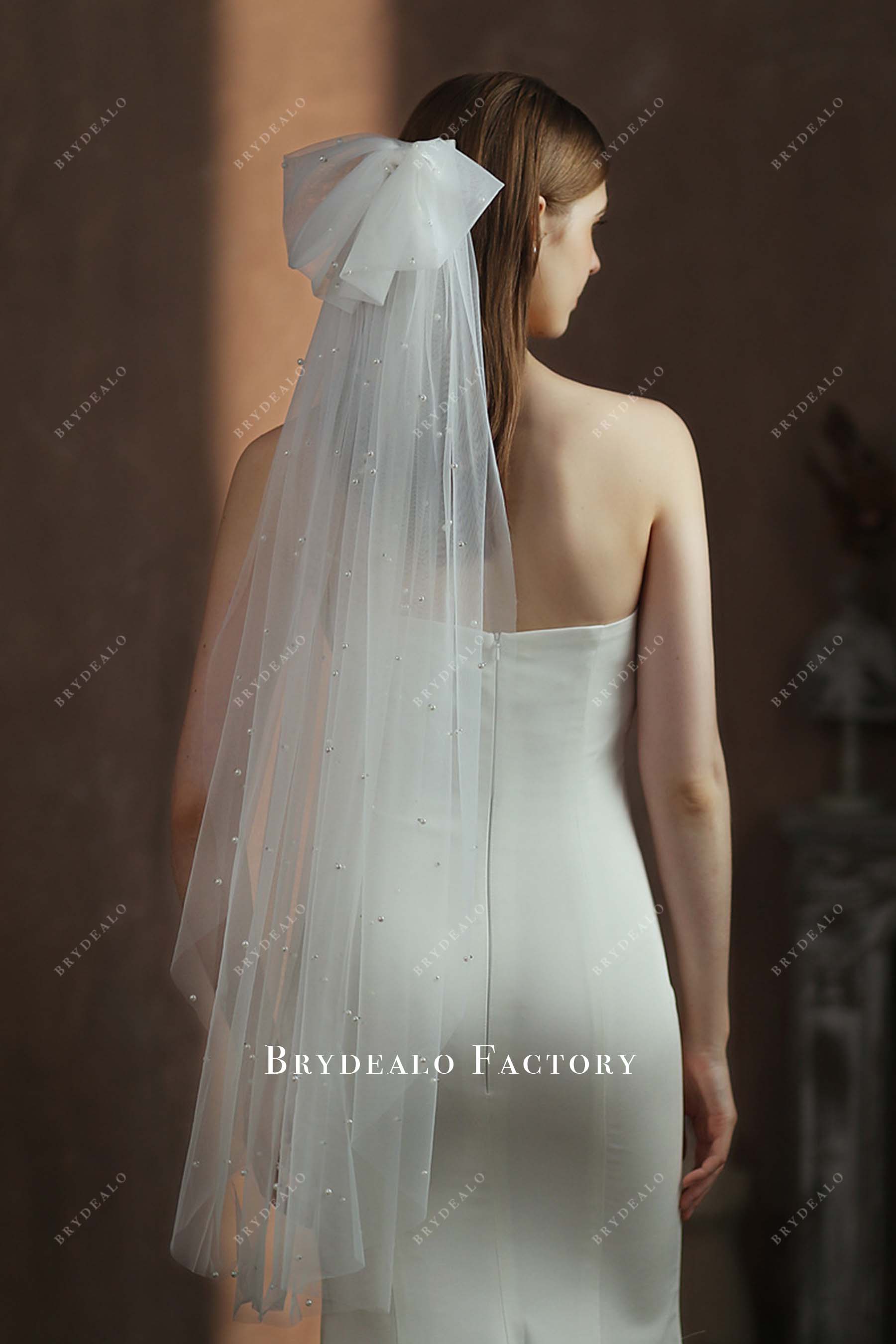 Vintage Pearls Bowknot Fingertip Length Bridal Veil