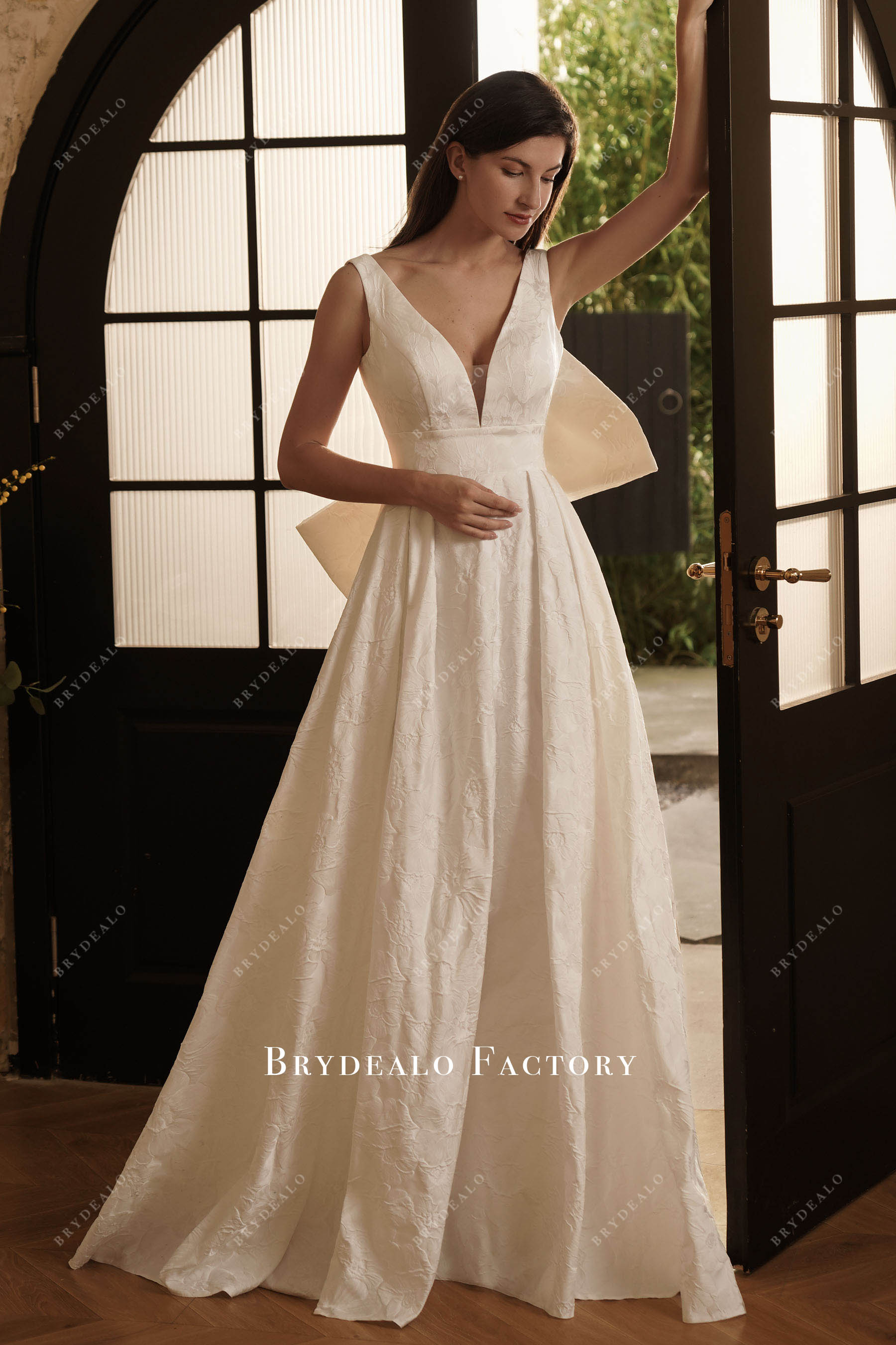 sleeveless A-line wedding dress