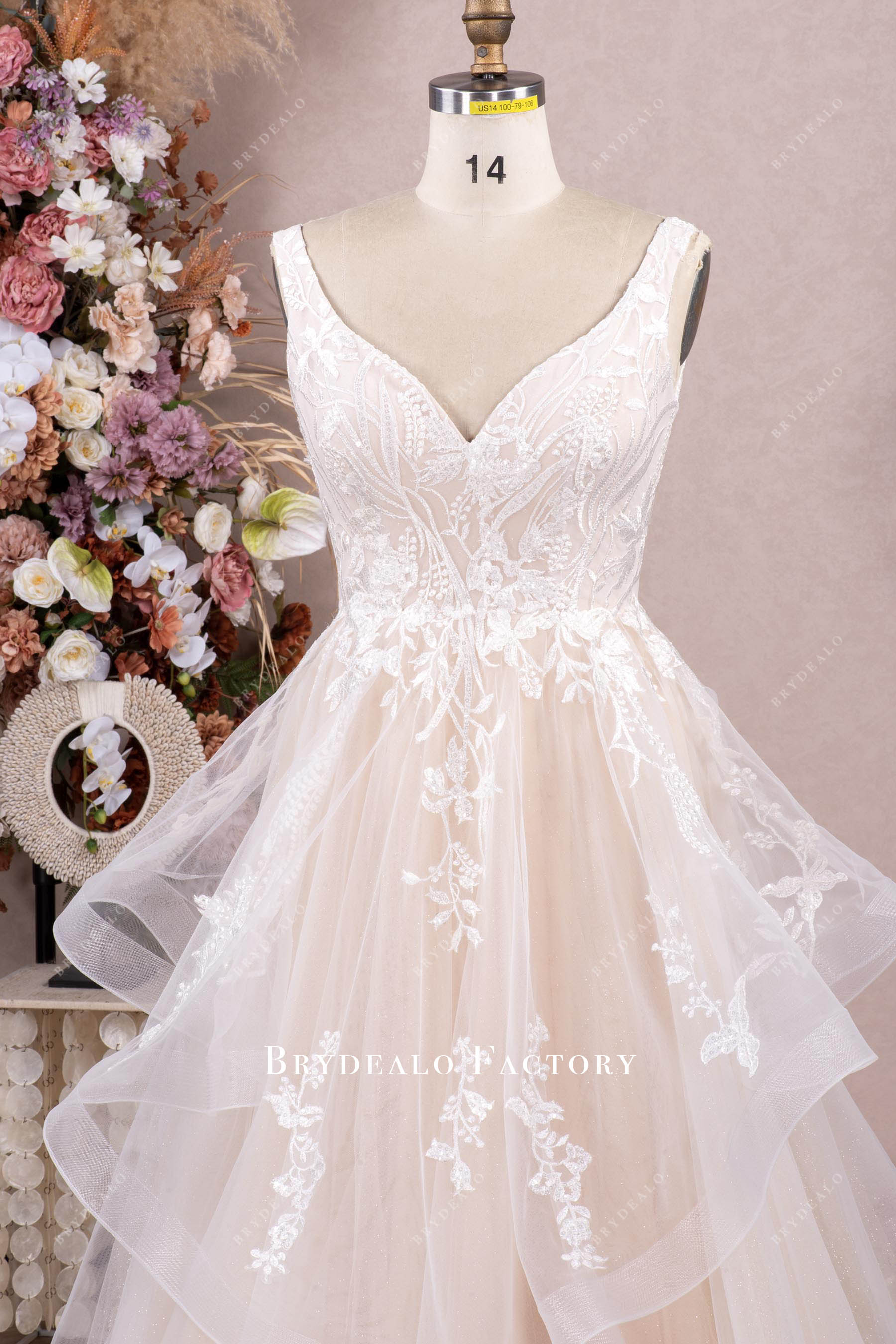 sleeveless V-neck wedding dress