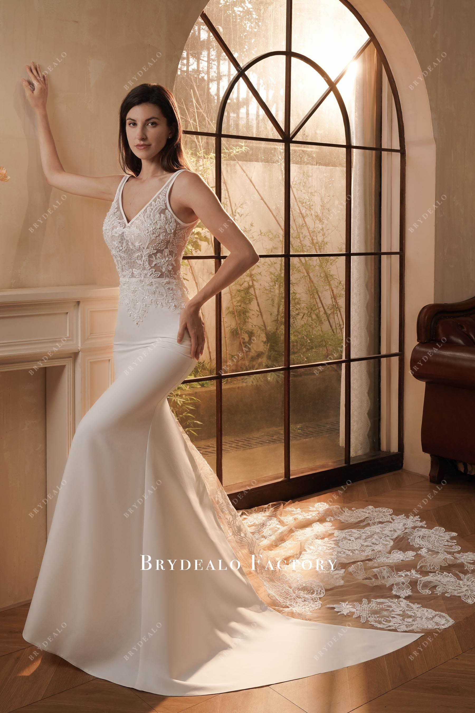 sleeveless V-neck mermaid wedding dress