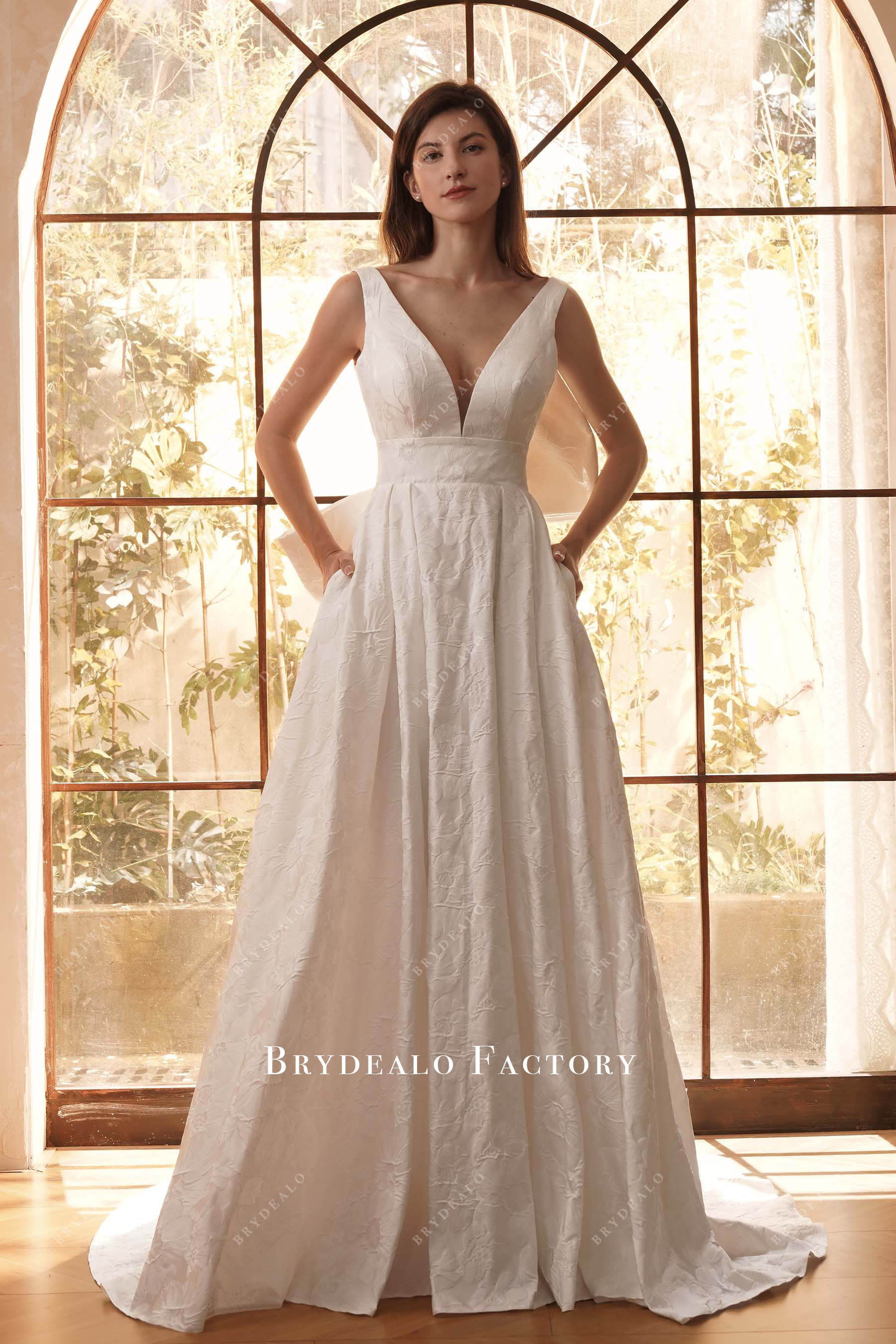 texture V-neck wedding dress