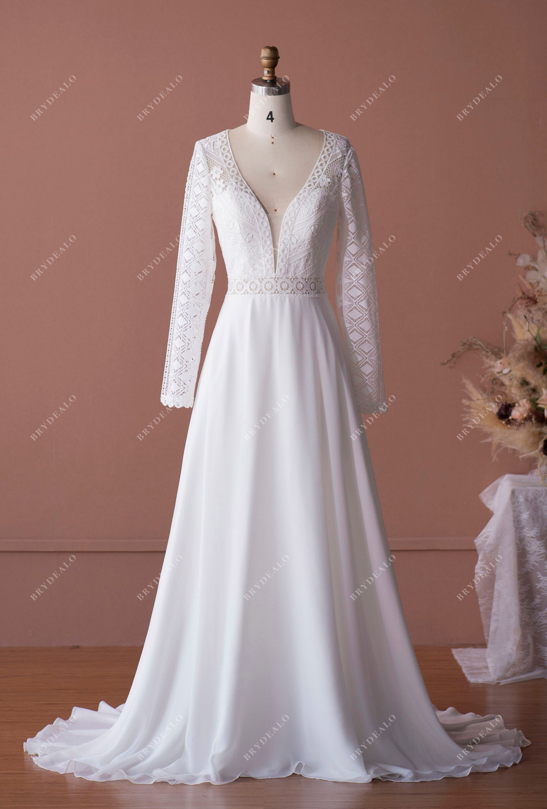Quick Shipping Sleeved Plunging Slim Boho Wedding Dress Sample Sale 
