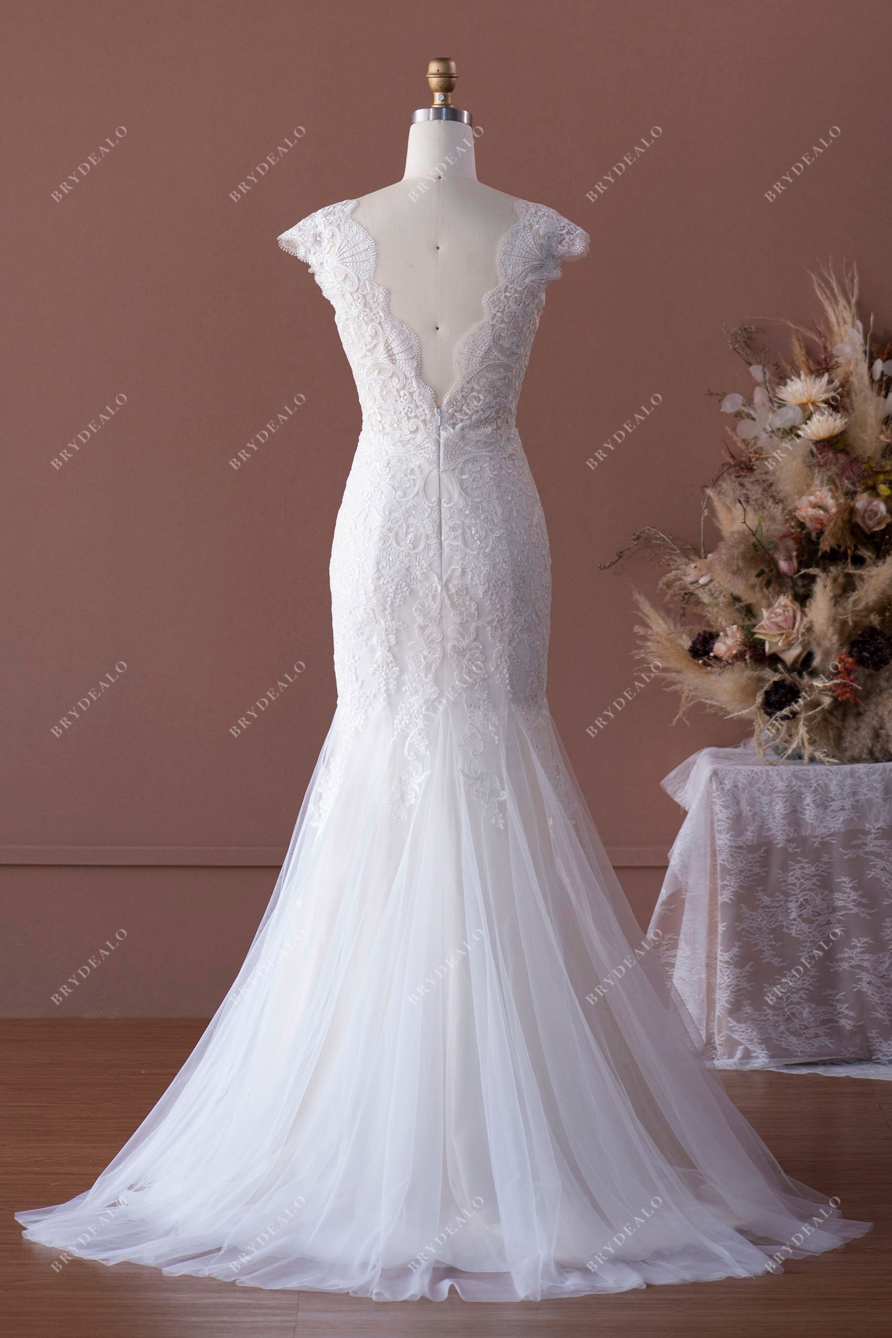 scalloped V-back mermaid bridal gown