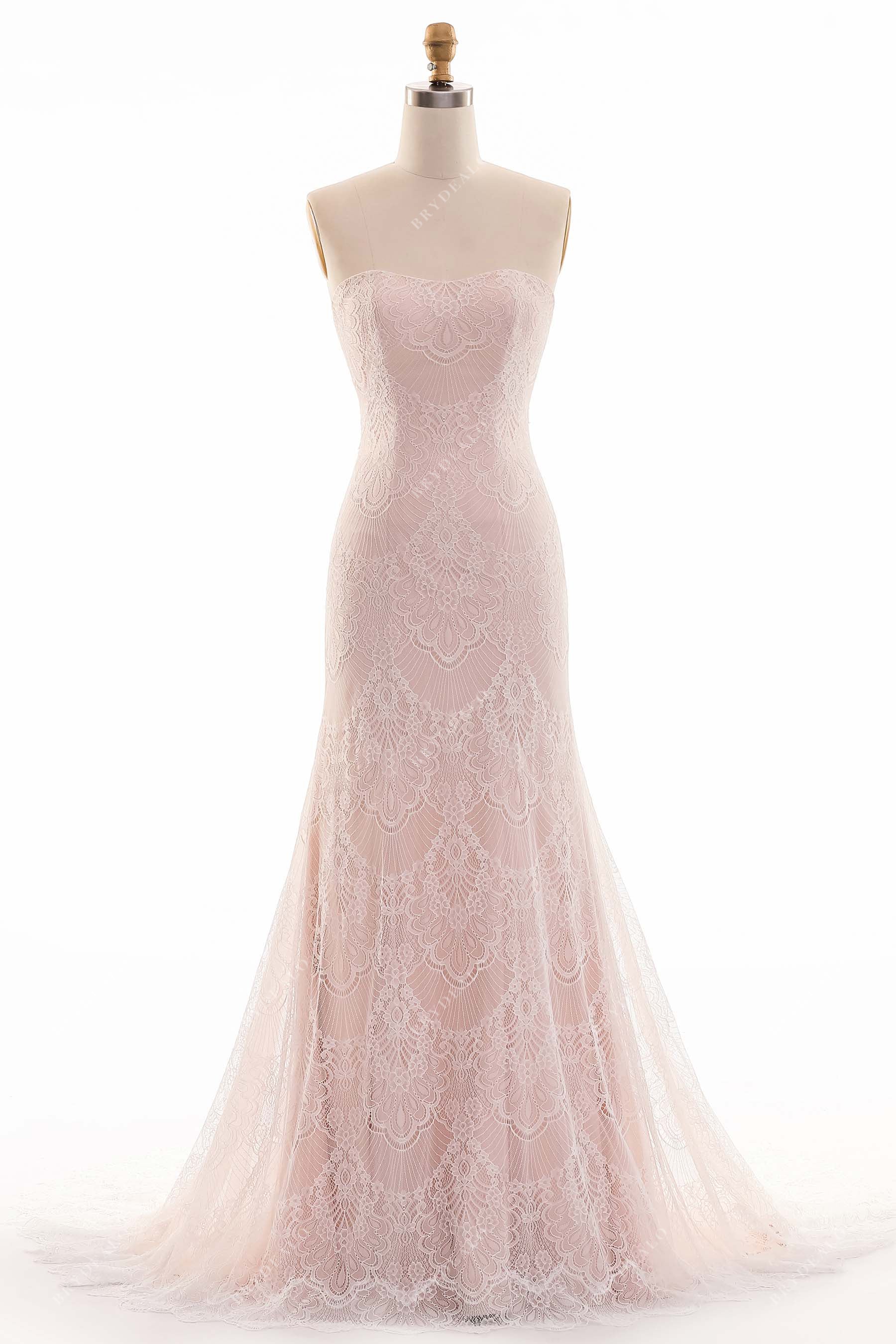 Graceful Sweetheart Lace Wedding Dress