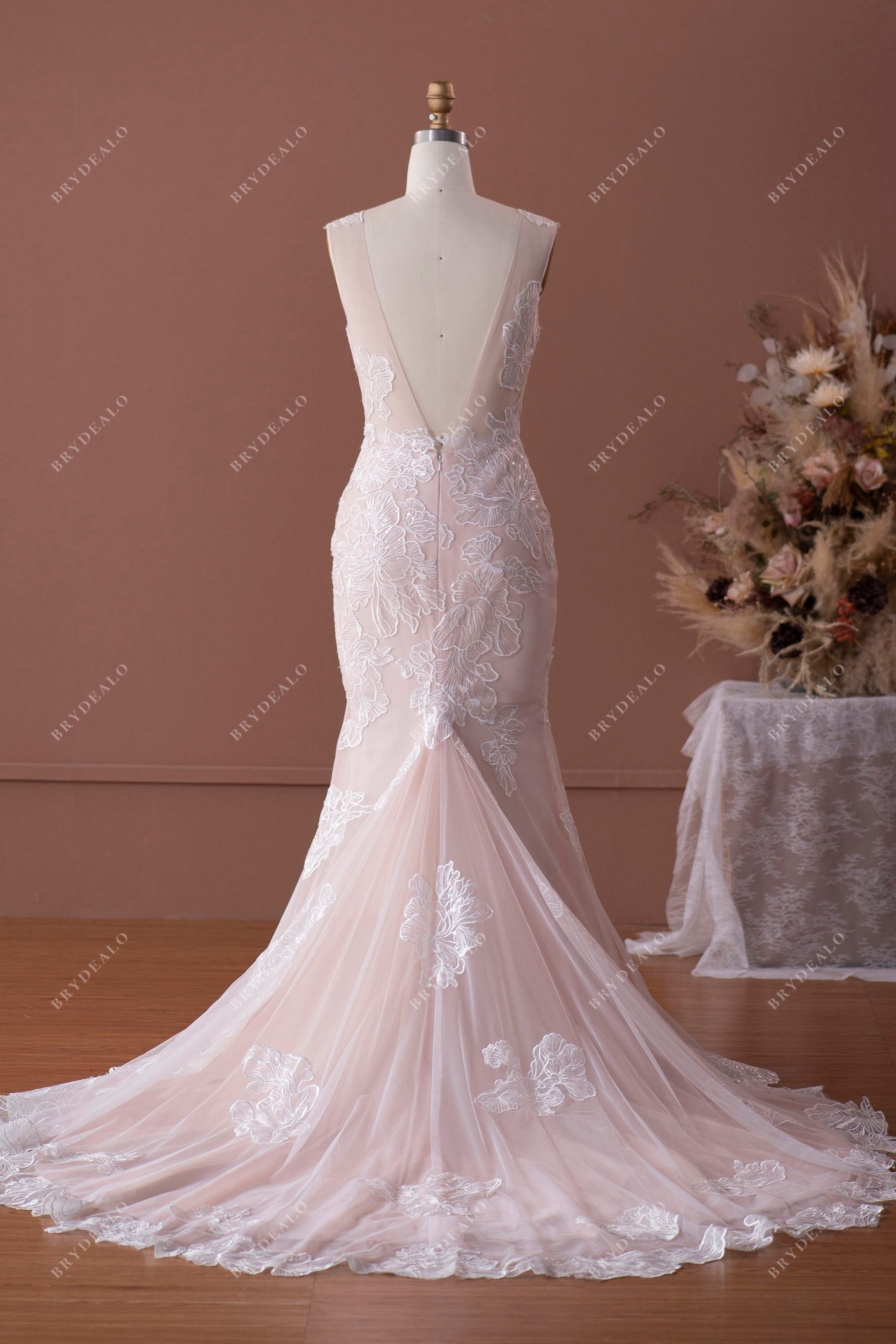V-neck lace mermaid bridal dress