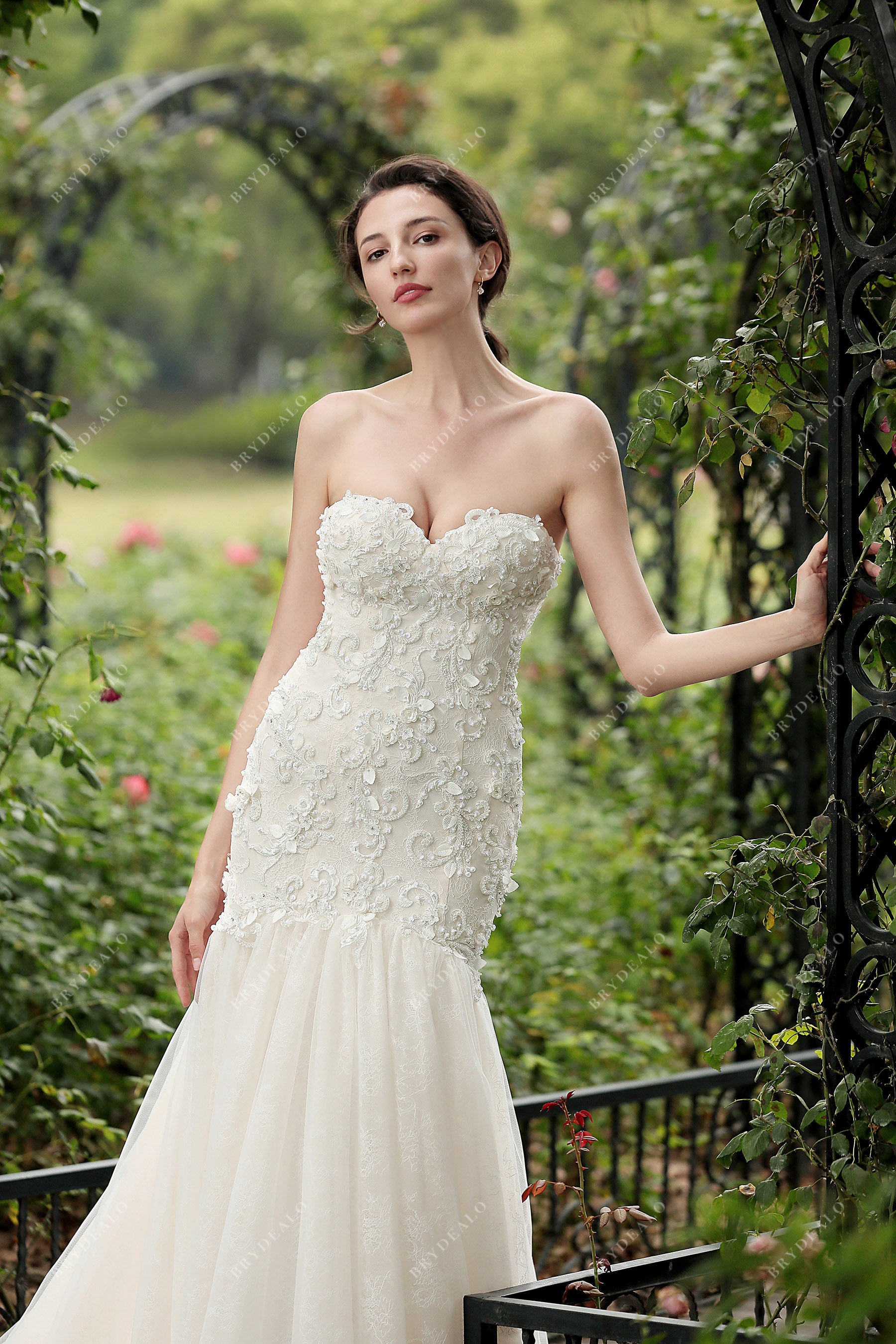 Luxurious Strapless Beaded Flower Wedding Dress