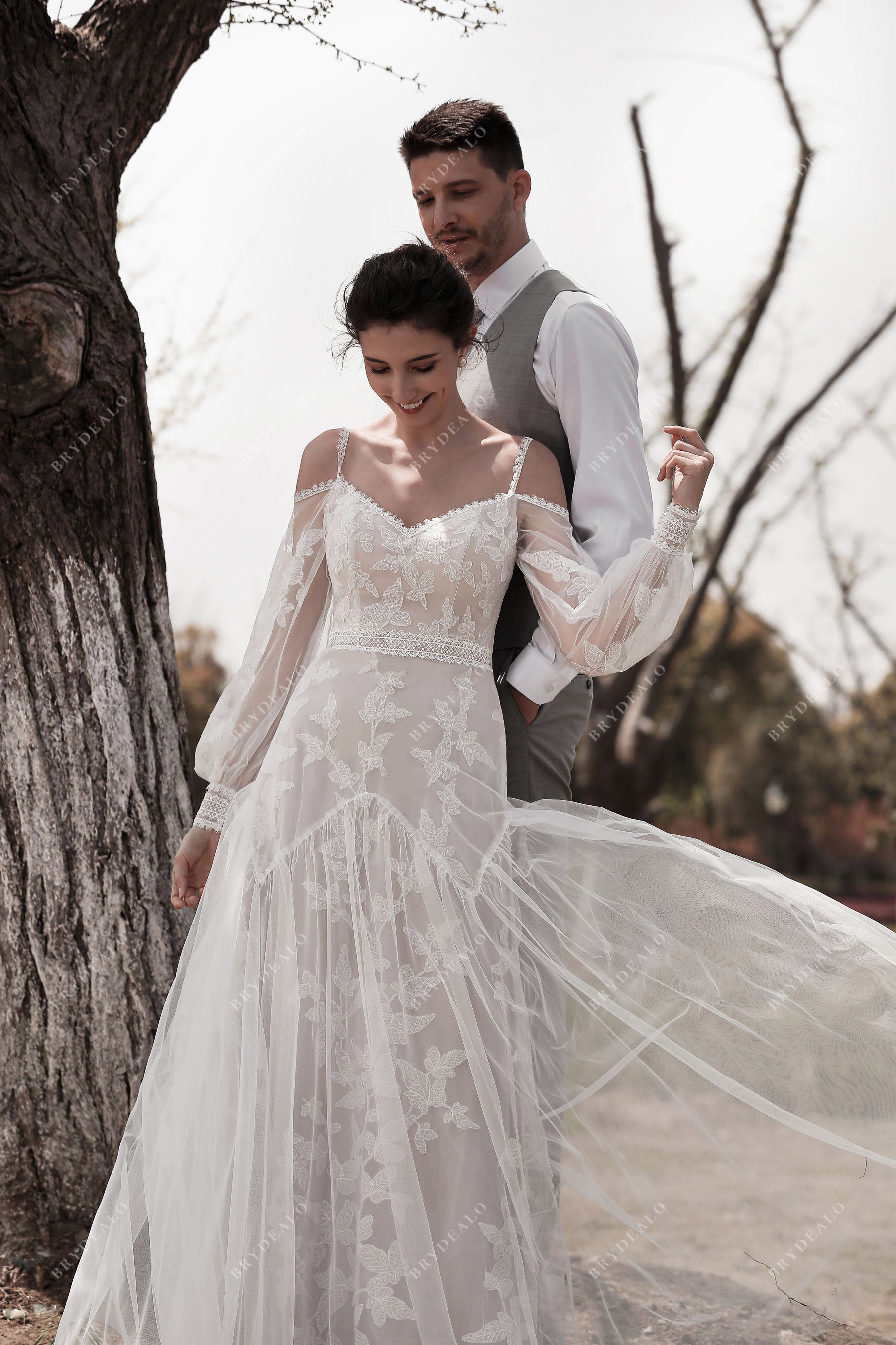 Sample Sale | Off Shoulder Straps Boho Lace Tulle Wedding Dress Sample Sale | Off Shoulder Straps Boho Lace Tulle Wedding Dress