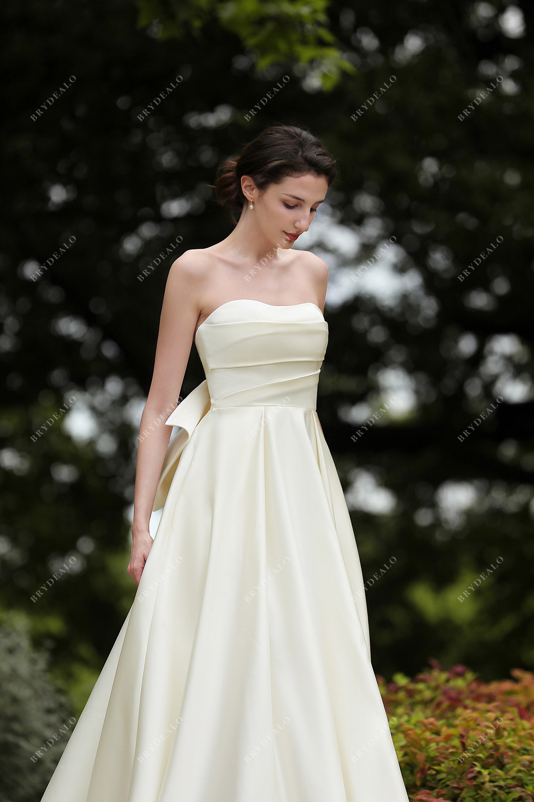 Free Shipping Simple Strapless A-Line White Satin Wedding Dresses VK0801003  – Vickidress