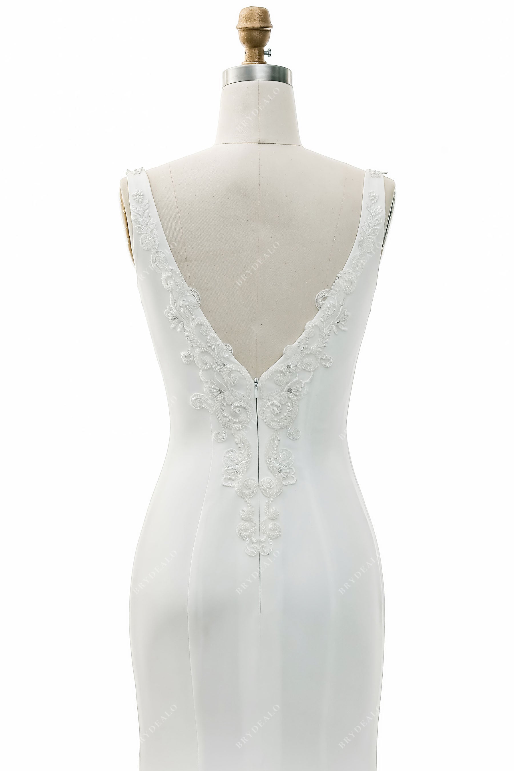 open V-back sleeveless wedding gown