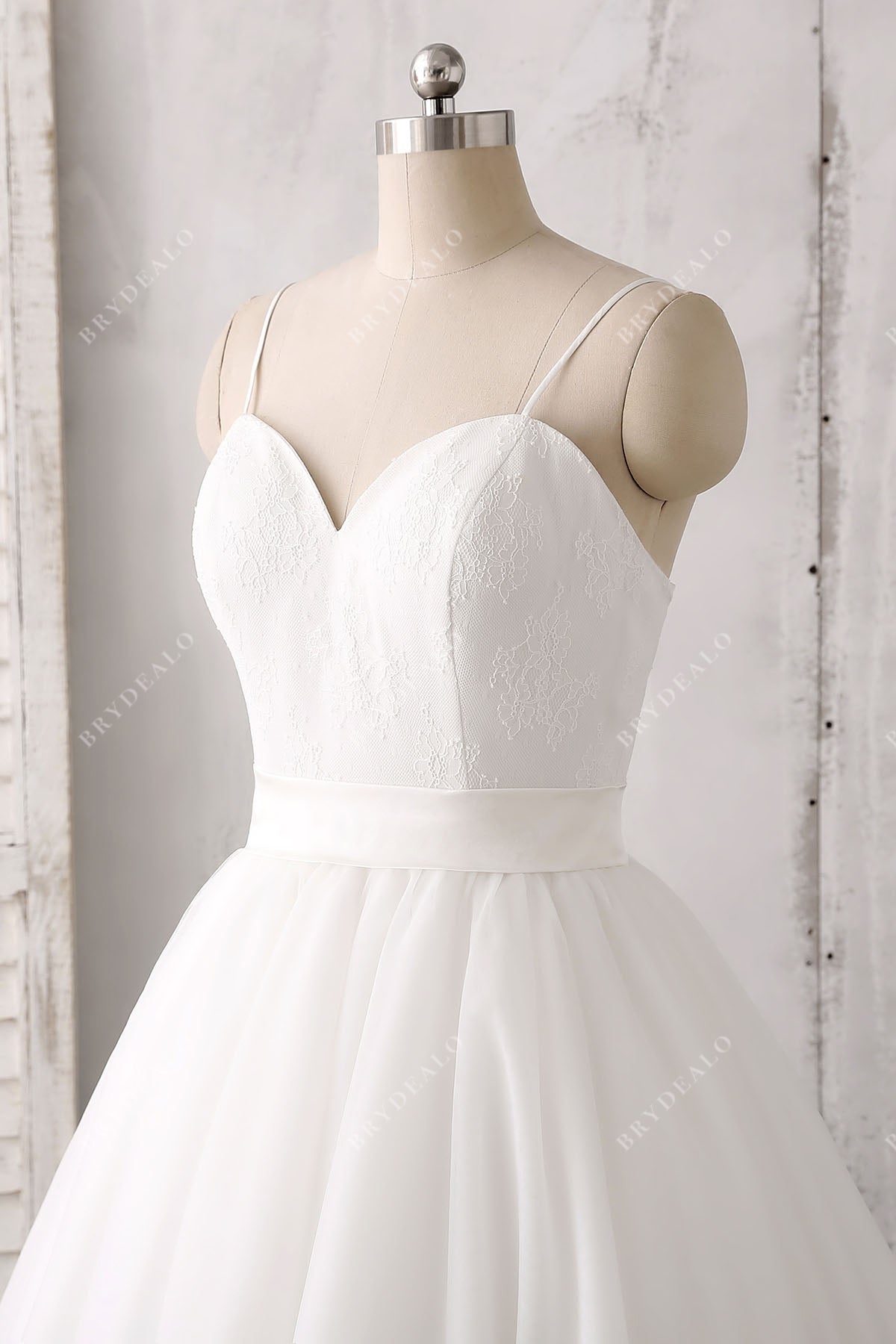spaghetti straps sleeveless wedding gown
