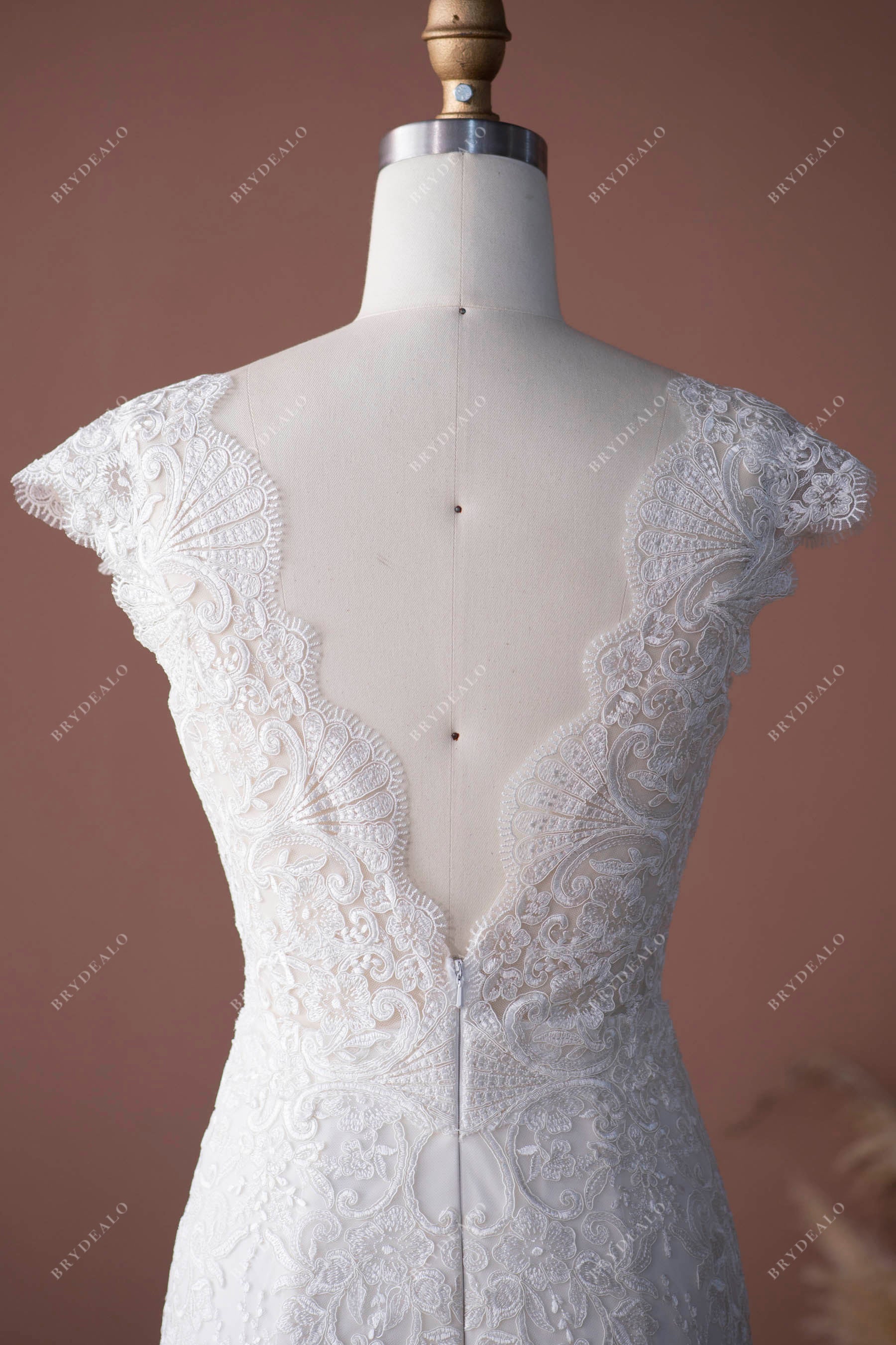 V-back scalloped lace sample sale wedding dress