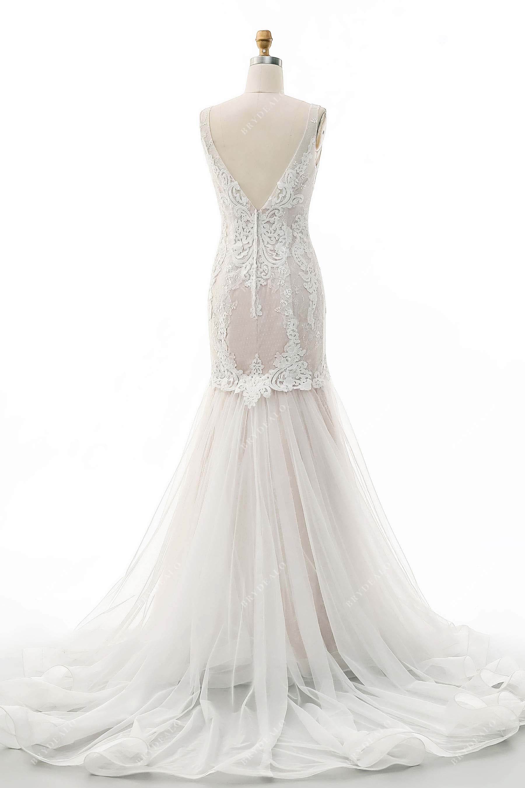 V-back lace sleeveless trumpet bridal dress