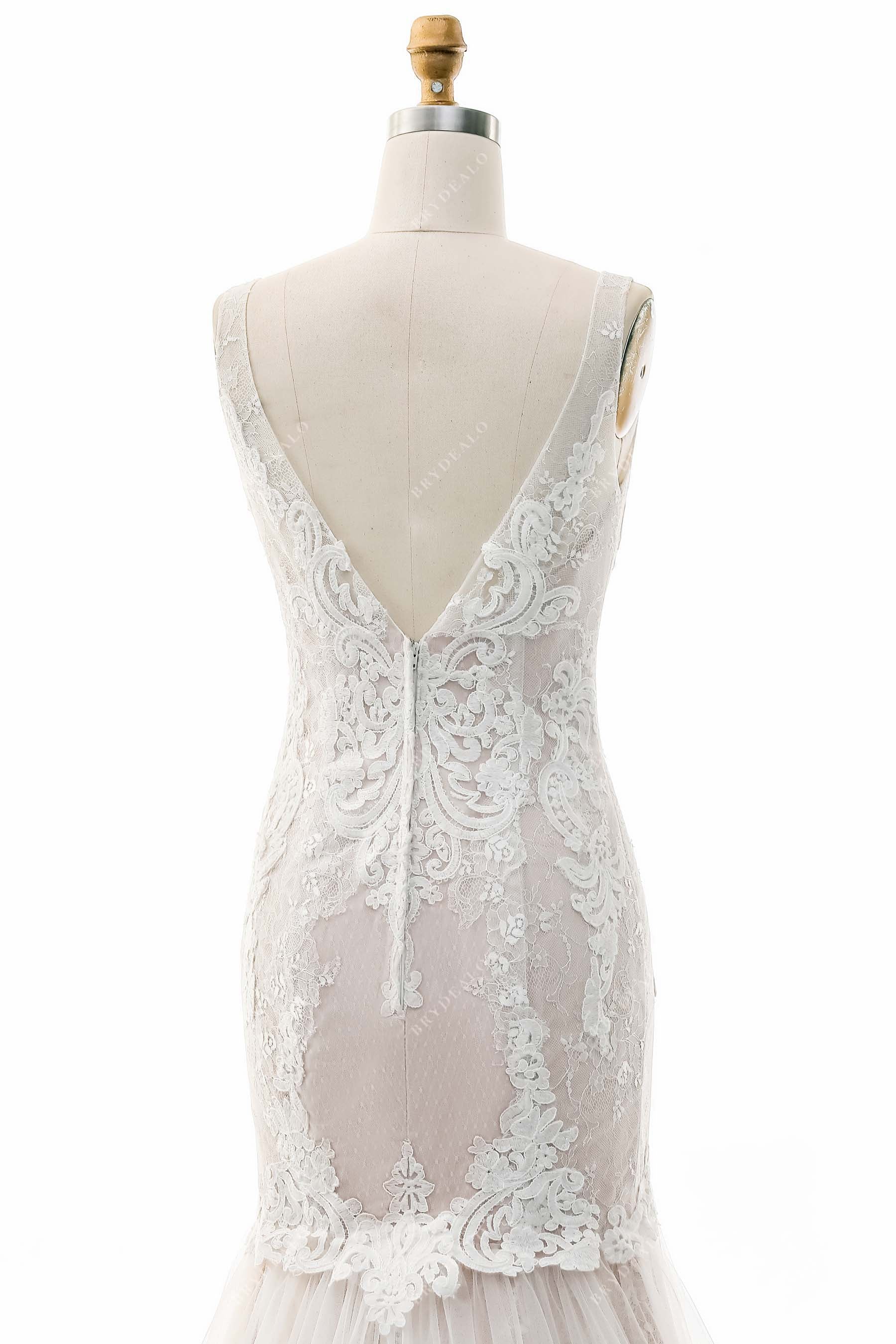 V-back lace sleeveless bridal dress