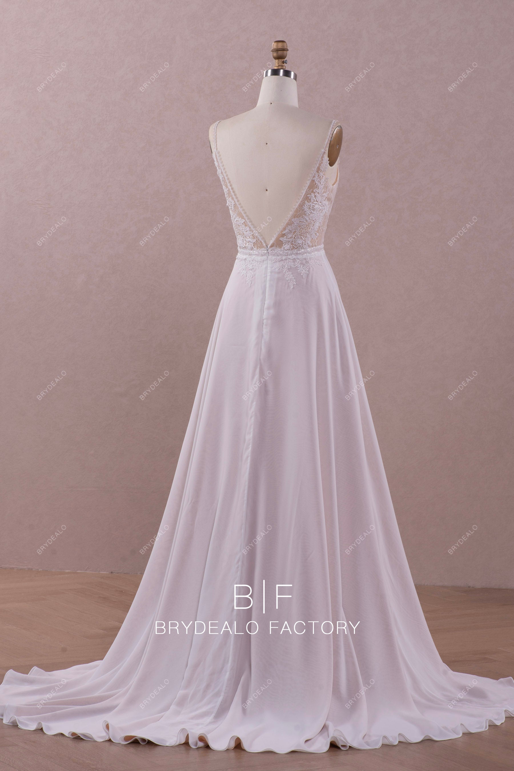 V-cut lace chiffon wedding dress