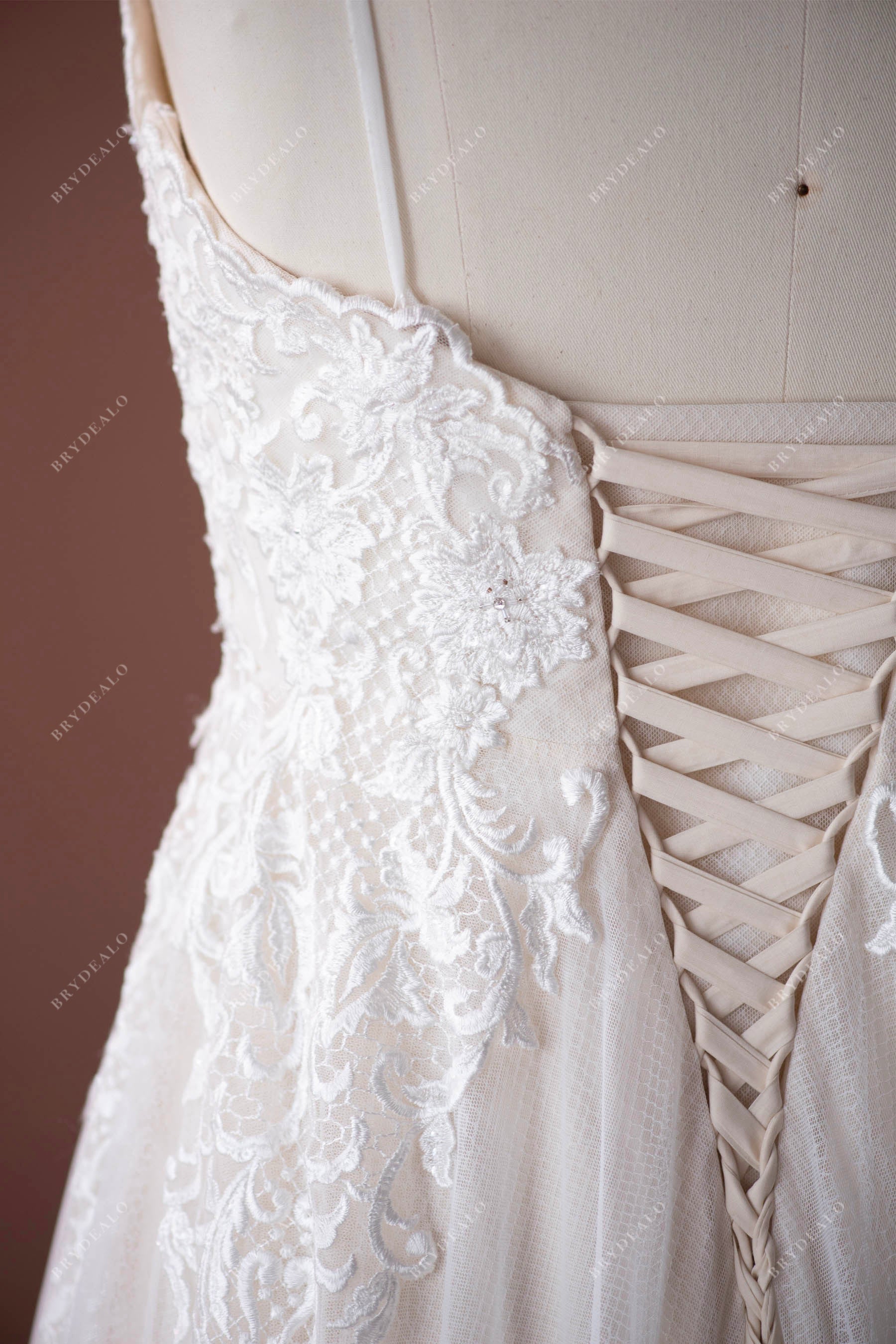 Lace-up Back Lace Wedding Dress Sample Sale