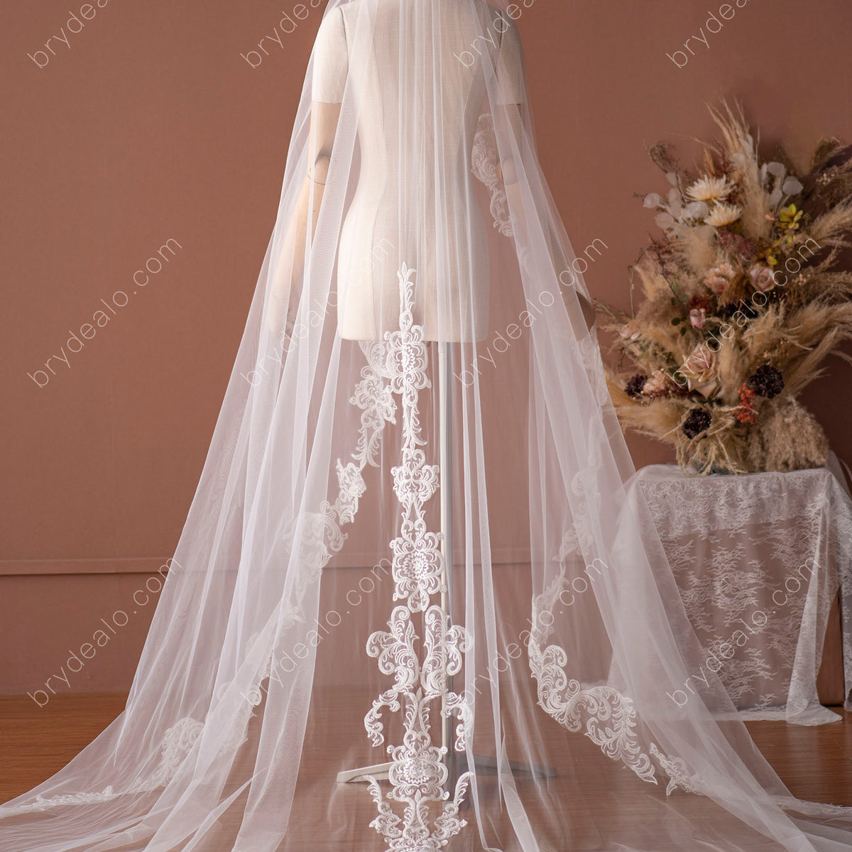Exquisite Bridal Veil Pearl Cathedral Veil Flower Embellished Veil with  Comb
