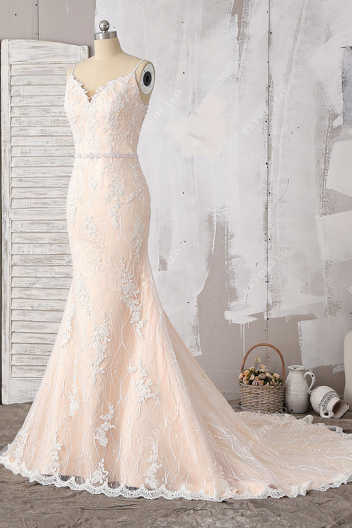 beaded lace curved V-neck spaghetti straps mermaid bridal dress