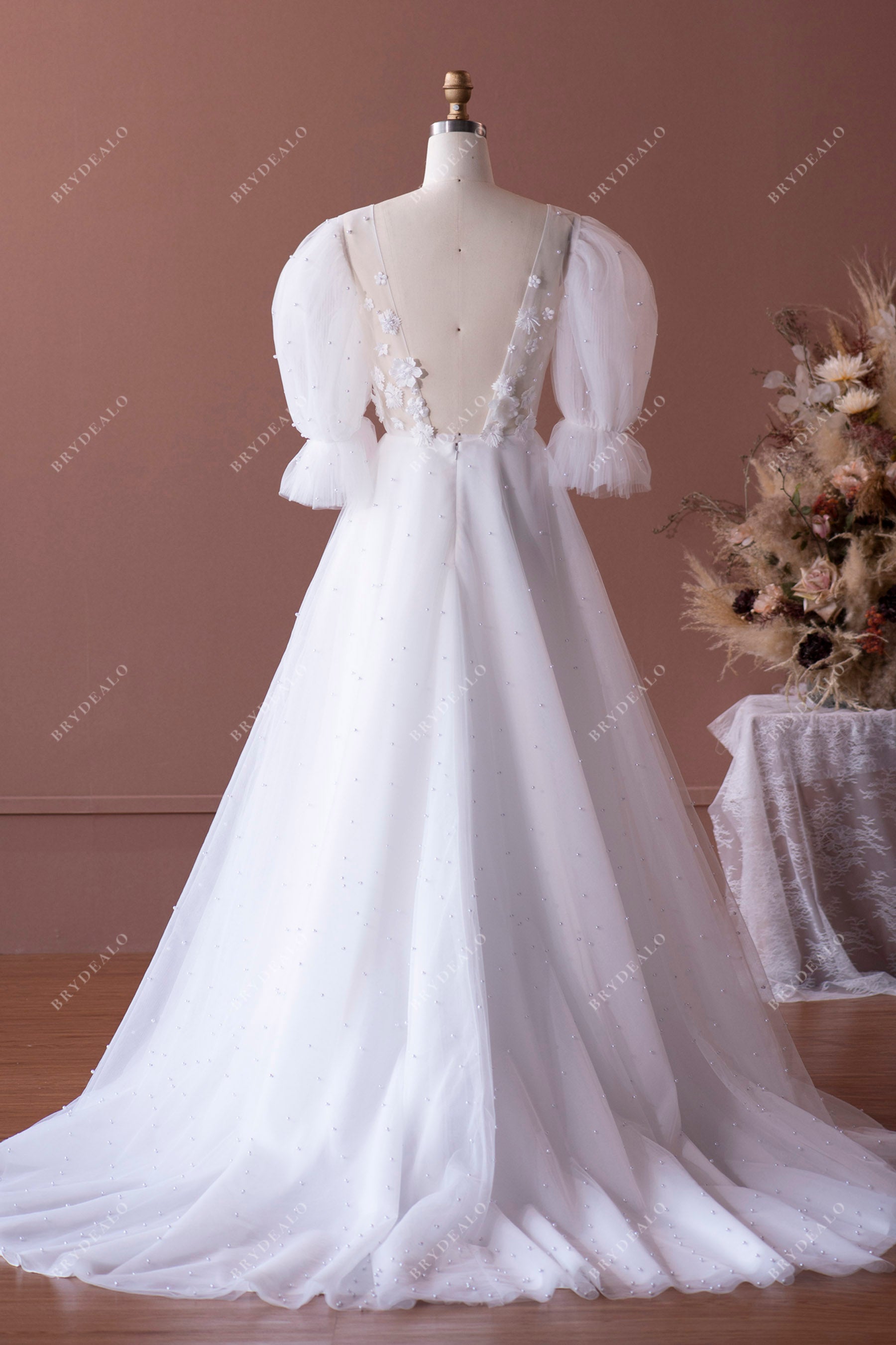 Bubble Sleeve Handmade Flower Pearl Tulle V-back A-line Wedding Dress