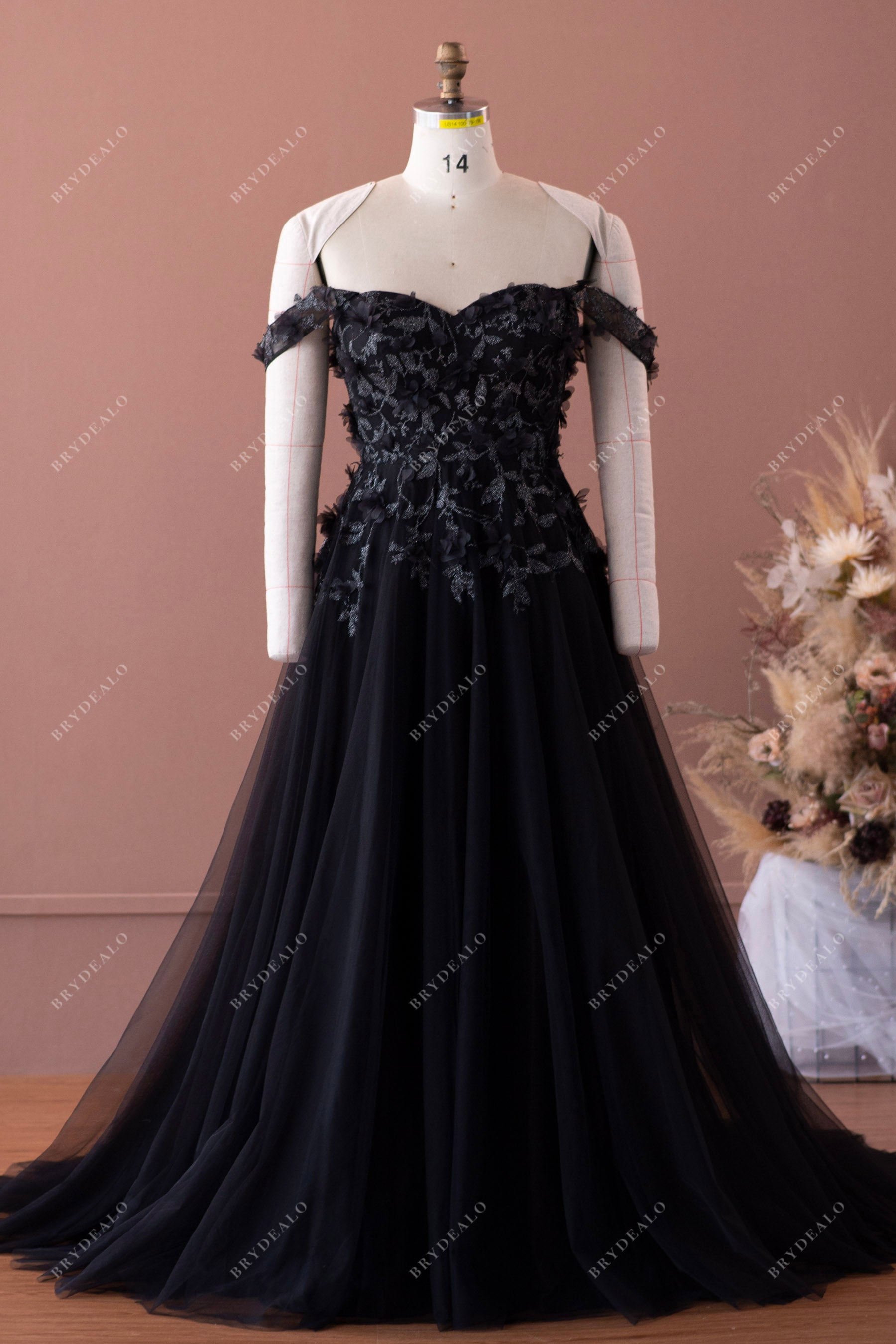 Black off shoulder sweetheart best sale neckline to