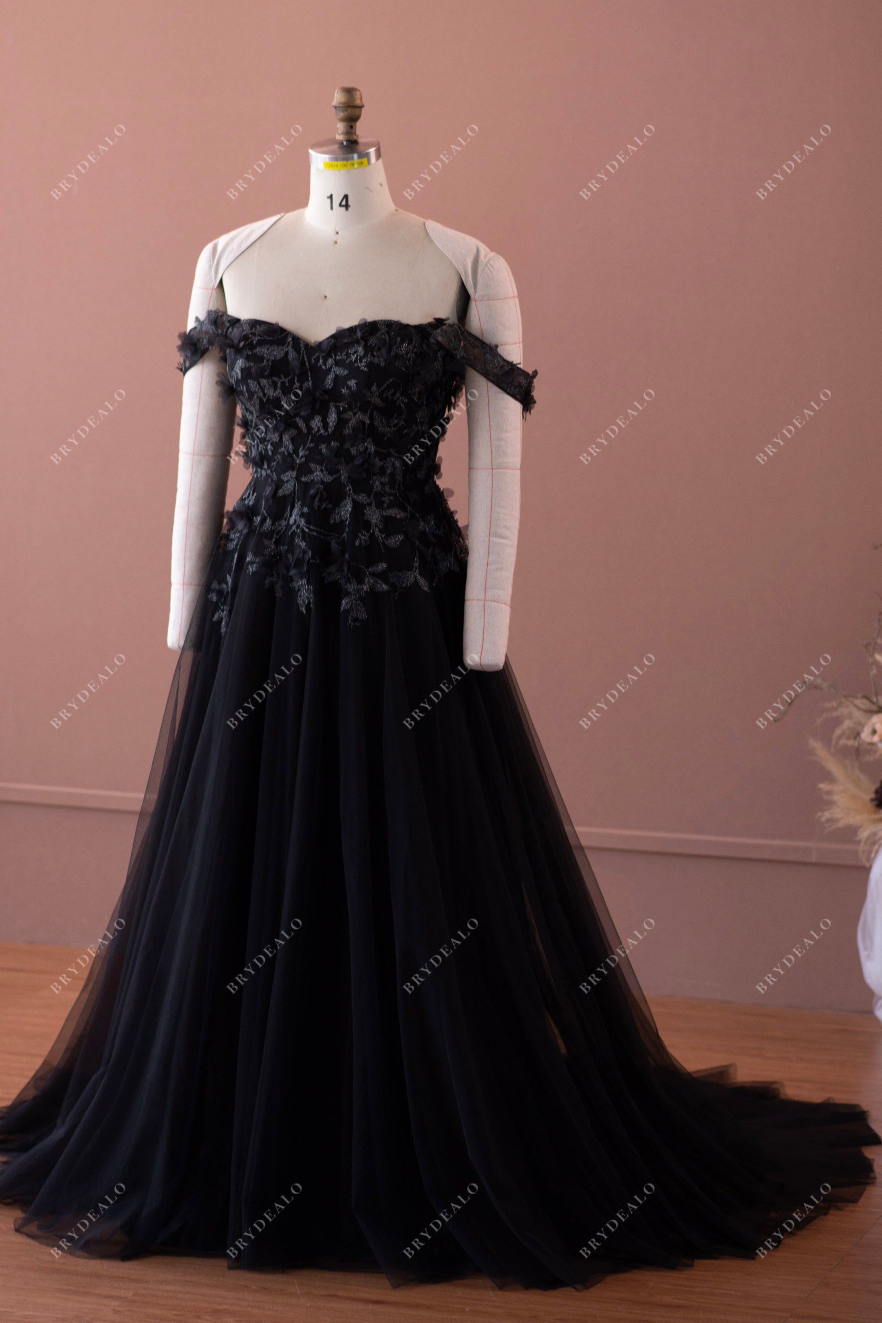 Black off shoulder discount sweetheart neckline to