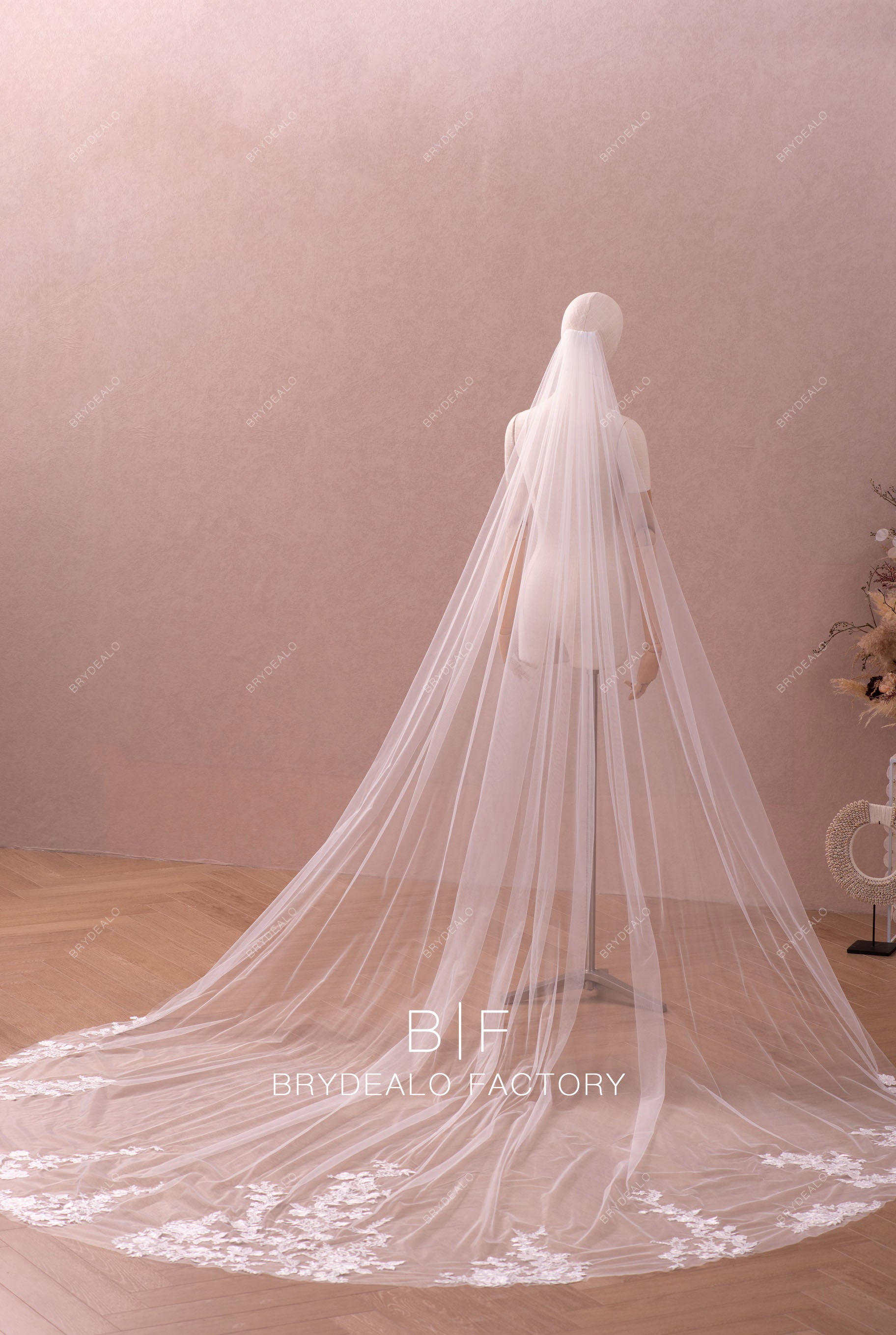 Wholesale Lace Tulle Royal Cathedral Length Bridal Veil