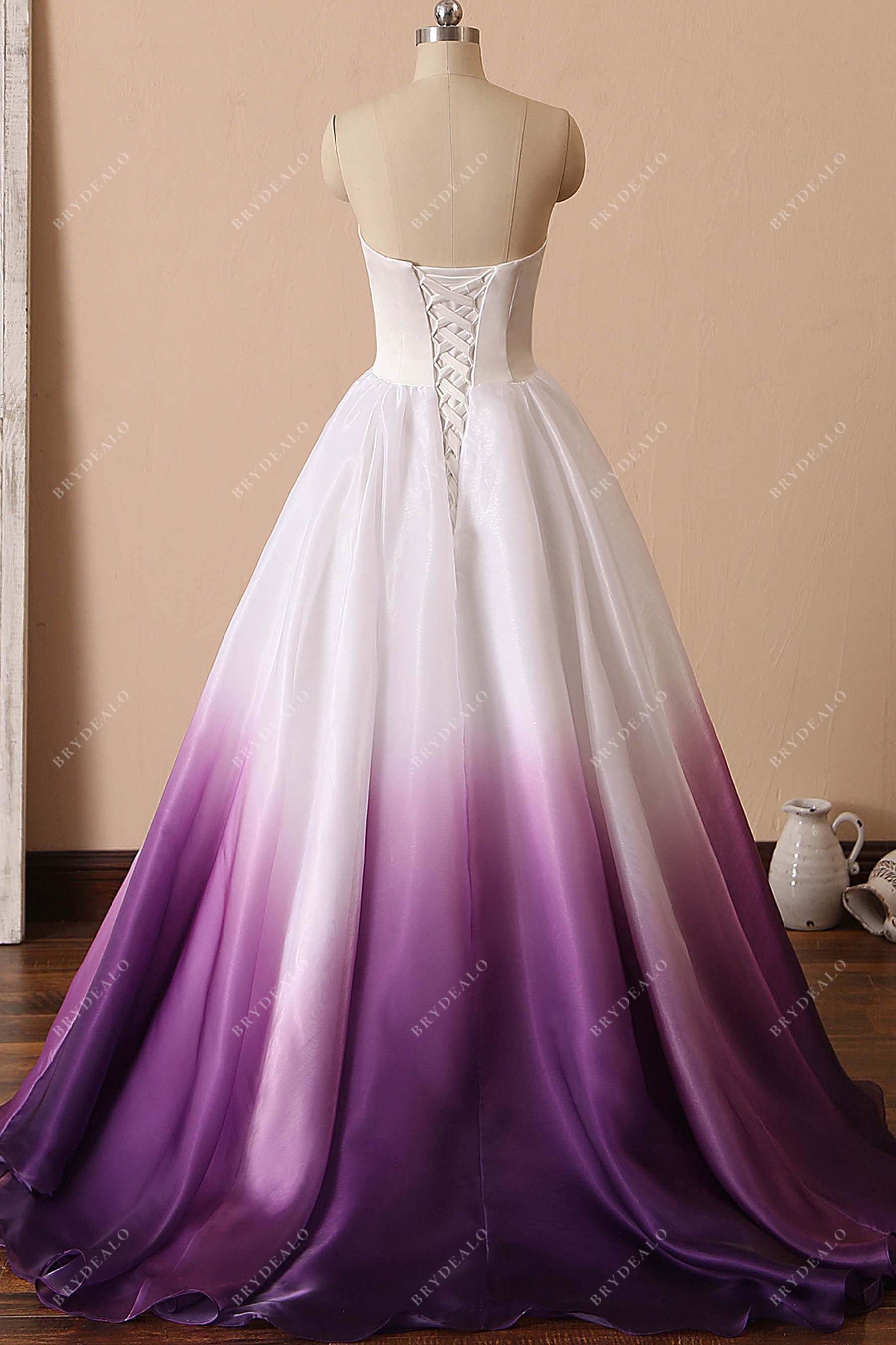 Ombre Purple V-cut Wedding Ball Gown | Lace White And Purple Wedding Dress  | suturasonline.com.br