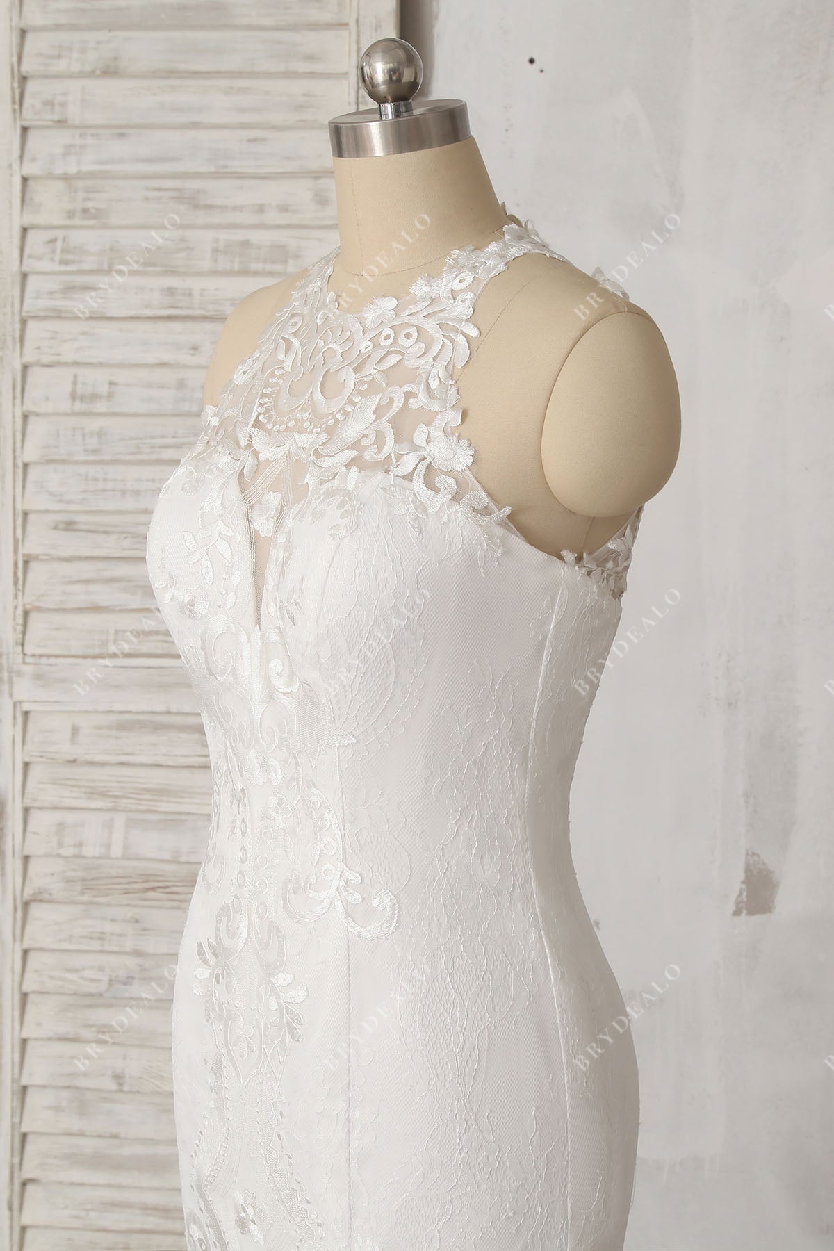 crew neck sleeveless lace wedding gown