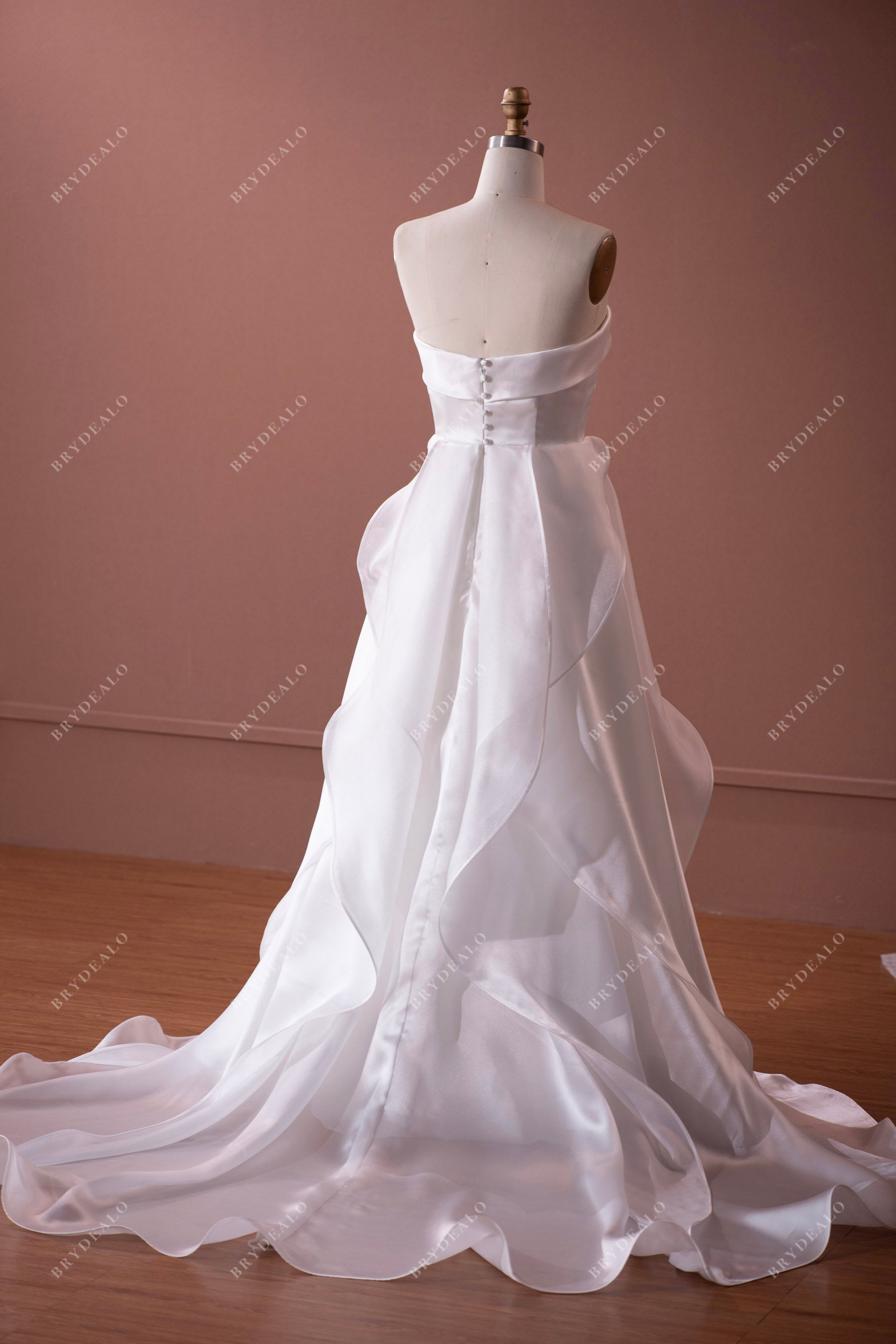 Wholesale Elegant Flowing Organza Ruffled Wedding Dress with Pockets