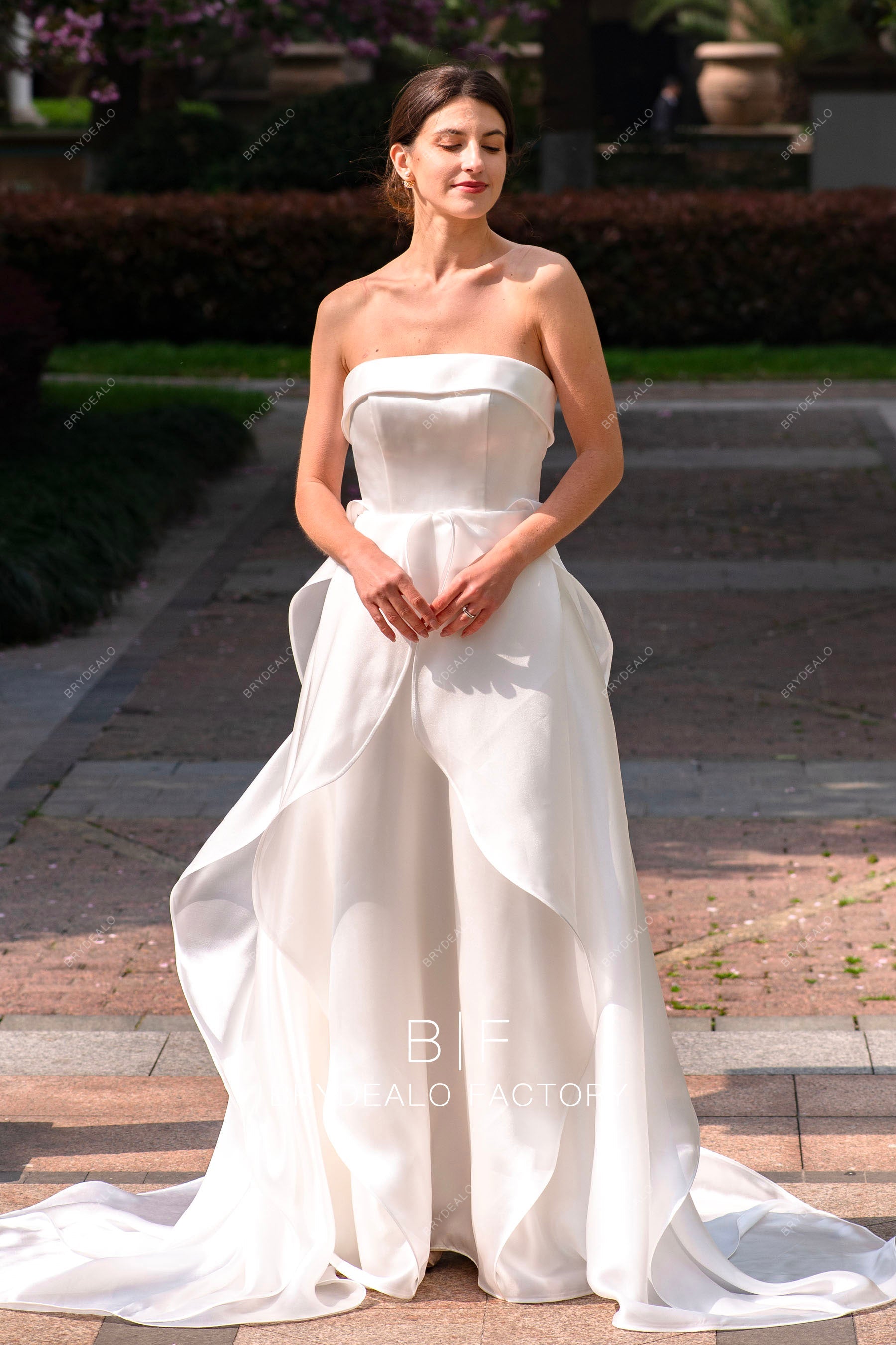 elegant strapless ruffled organza wedding dress