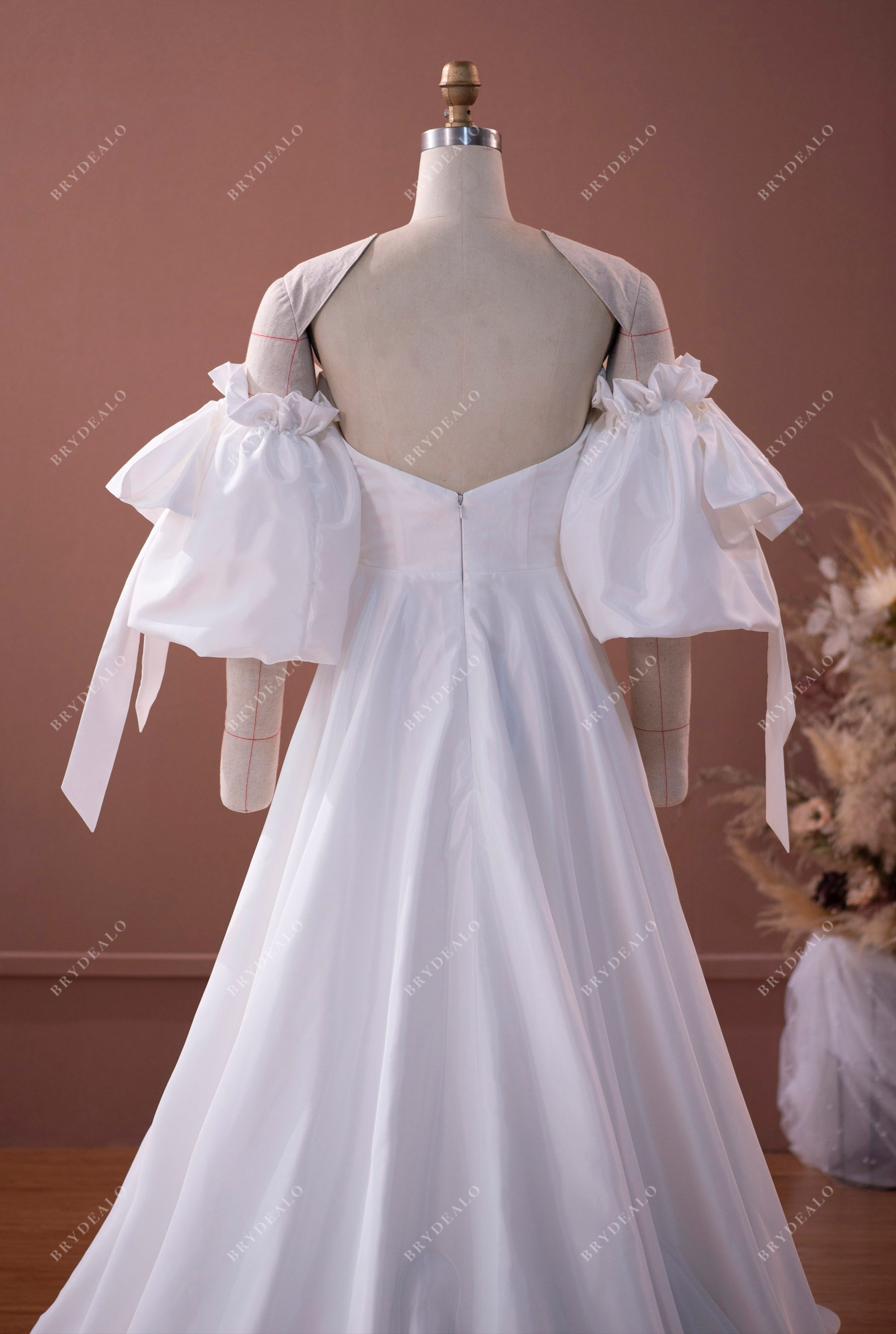 Taffeta A-line Sample Sale Wedding Dress with Bubble Sleeves