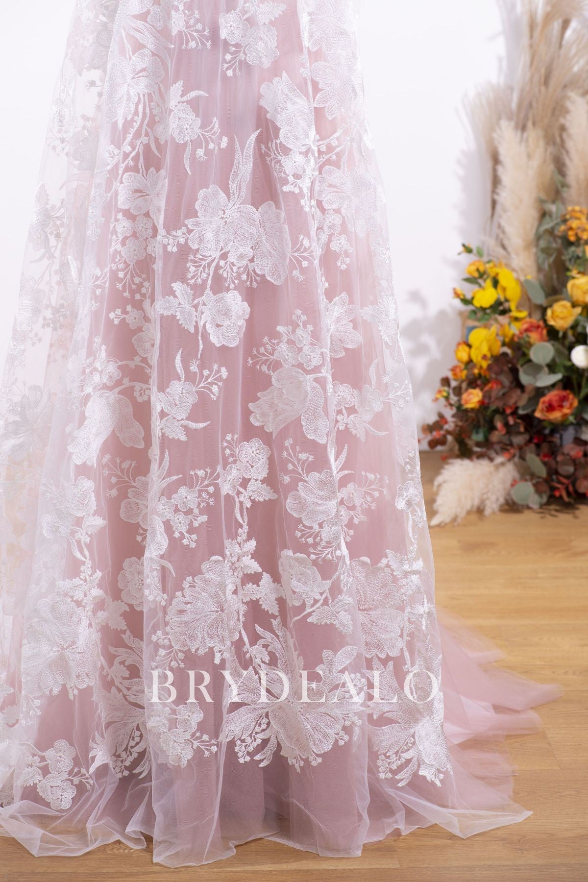 Wholesale Beautiful Flower Bridal Lace Fabric
