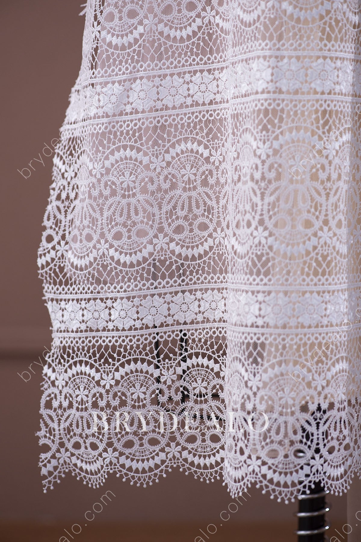 Geometric Pattern Scalloped Bridal Lace Fabric Online