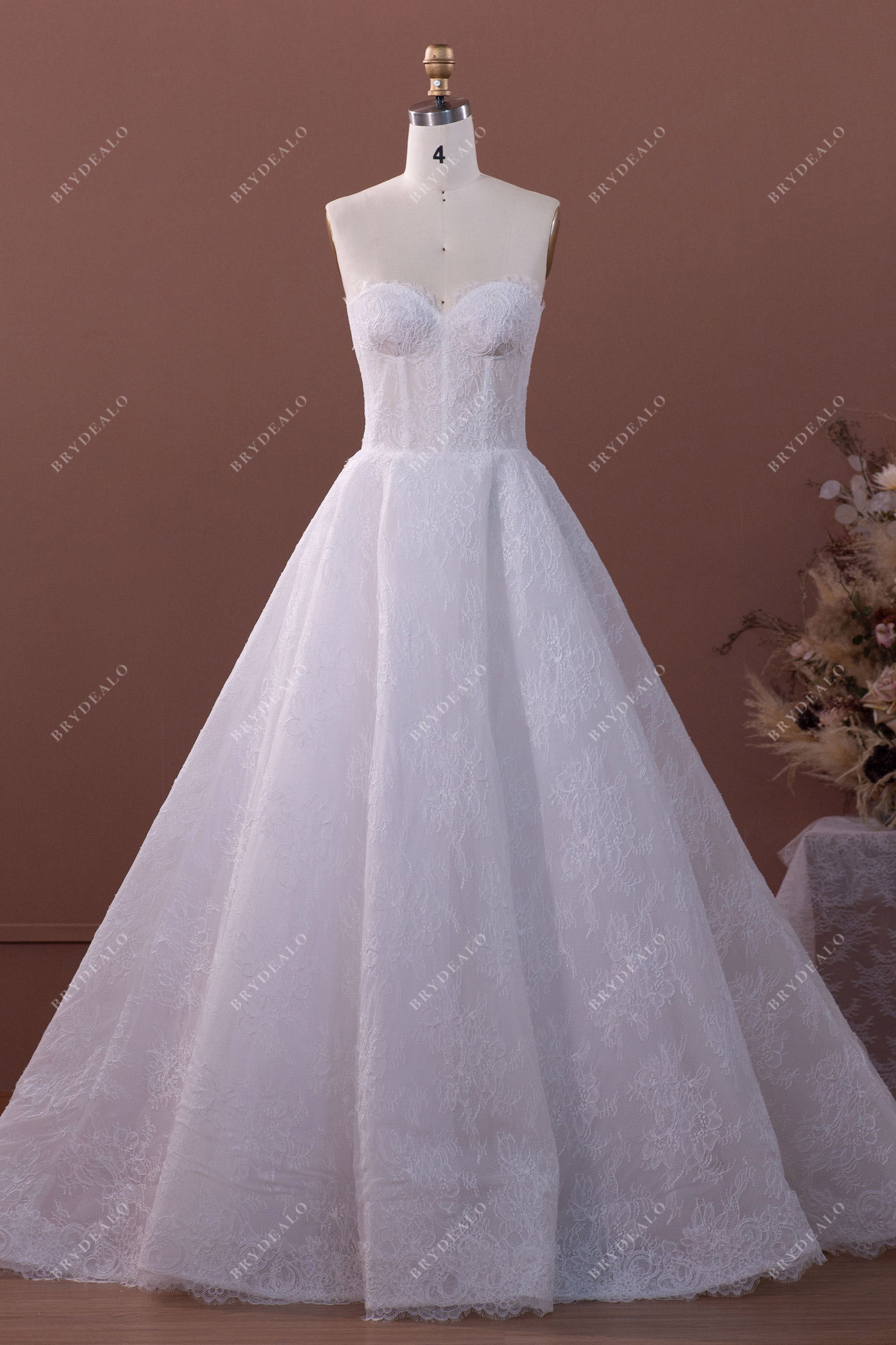 High-End Cording Flower Lace Sweetheart Puffy A-line Wedding Gown