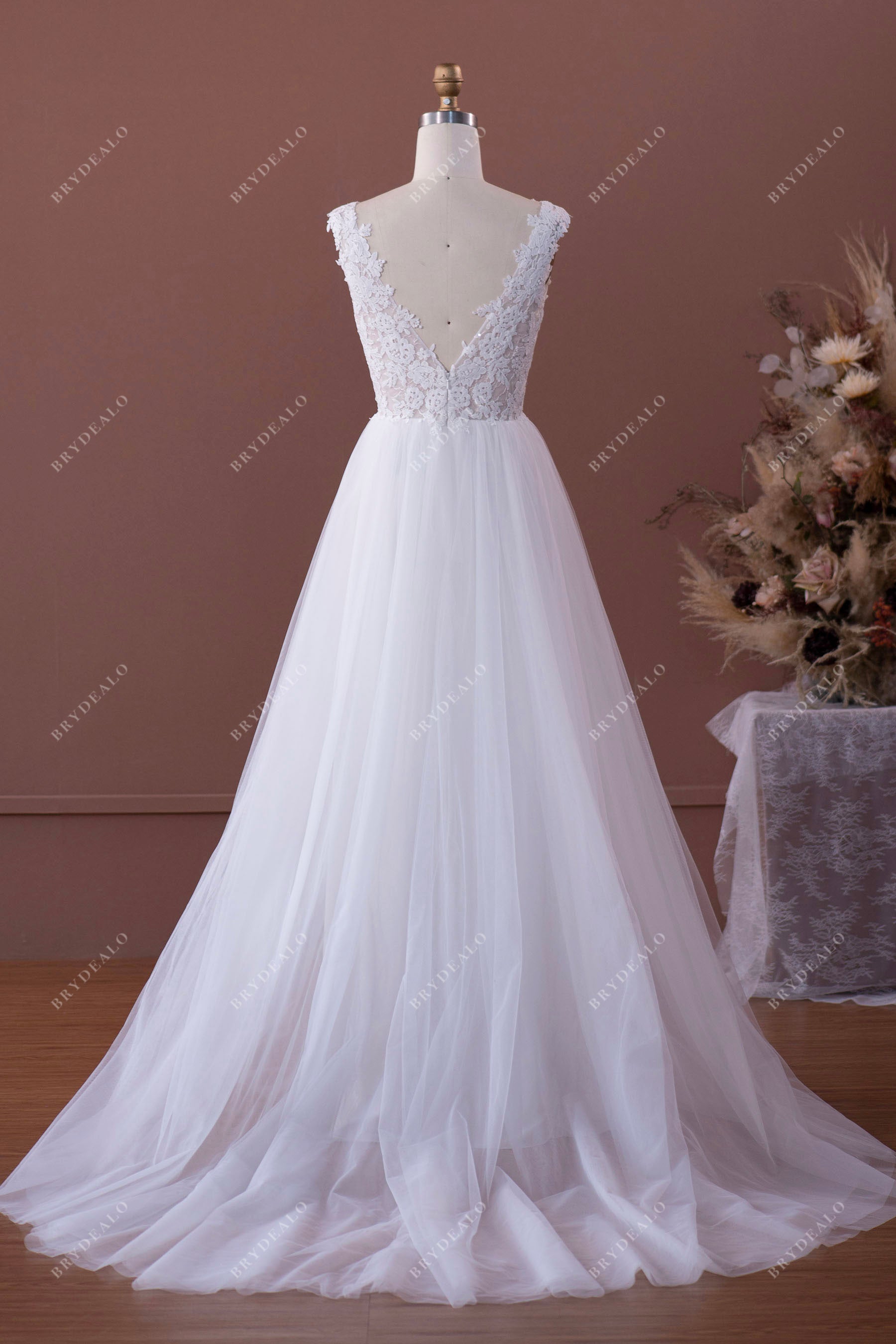 Flower Lace Tulle V-back A-line Long Wedding Dress