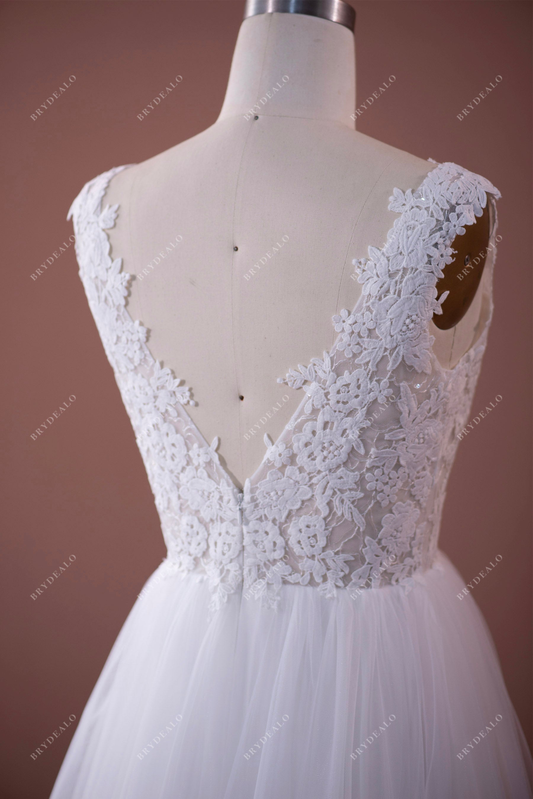 Flower Lace Tulle A-line V-back Wedding Dress