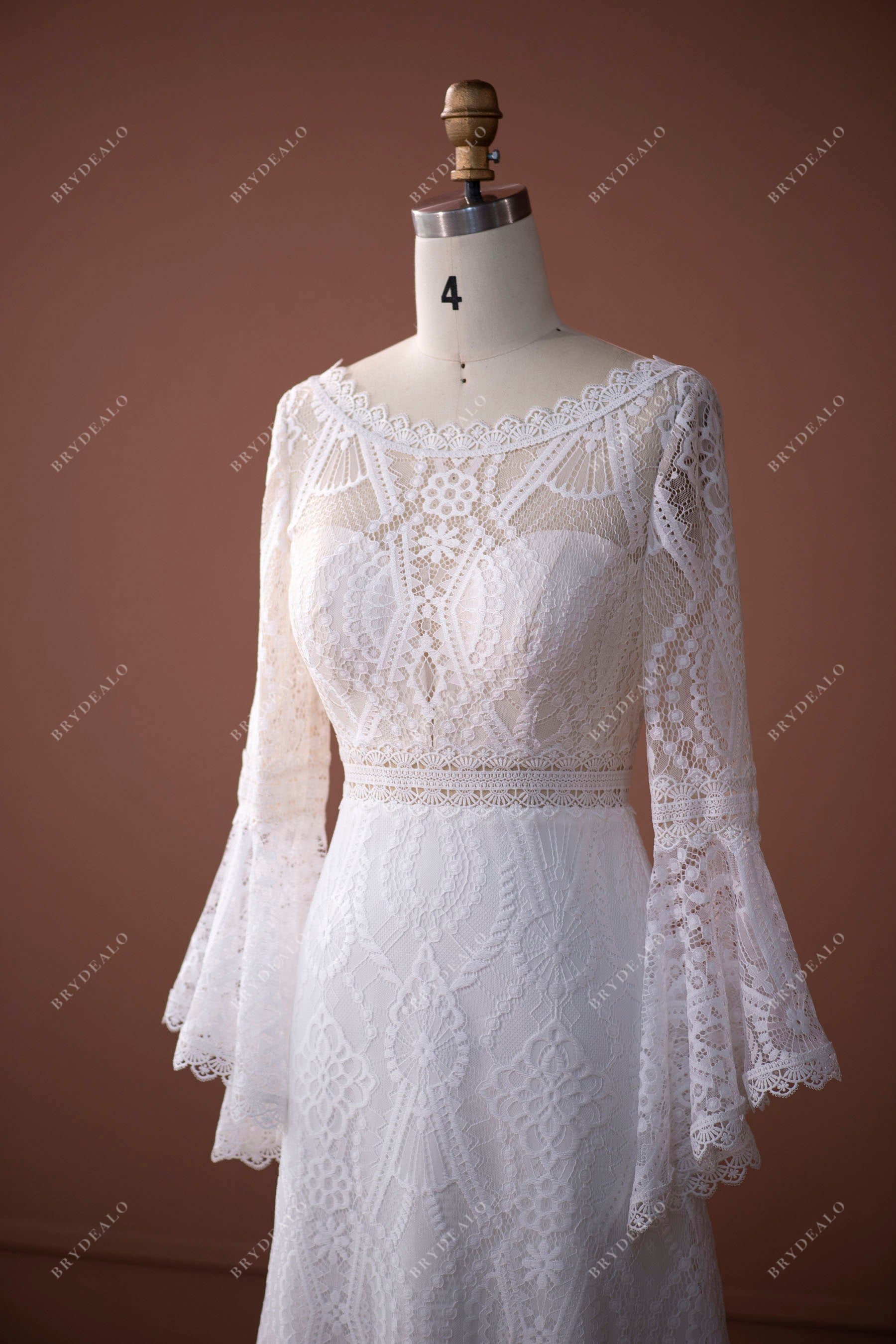 Sample Sale | Lace Bell Sleeves Illusion Scalloped Bridal Dress