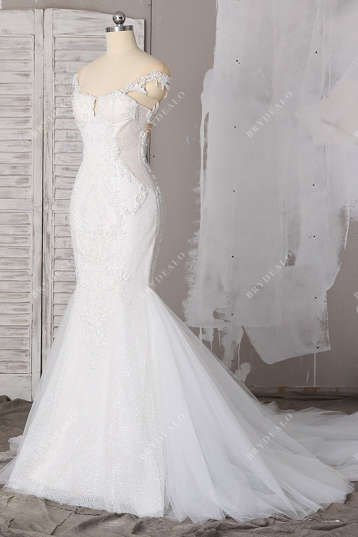lace illusion off-shoulder trumpet wedding dress