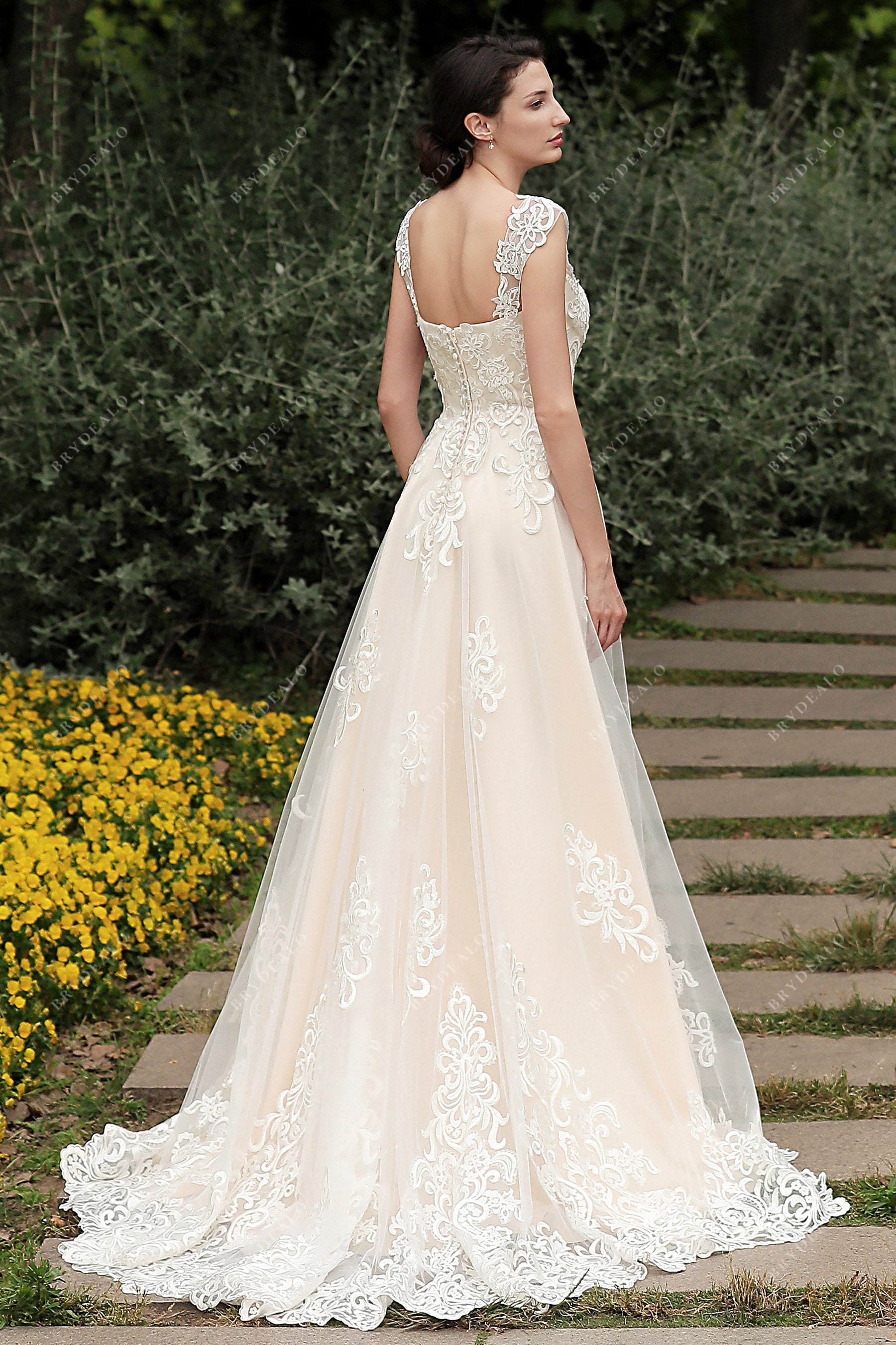 Sample Sale | Lace Strap Sweetheart Neck Wedding Dress
