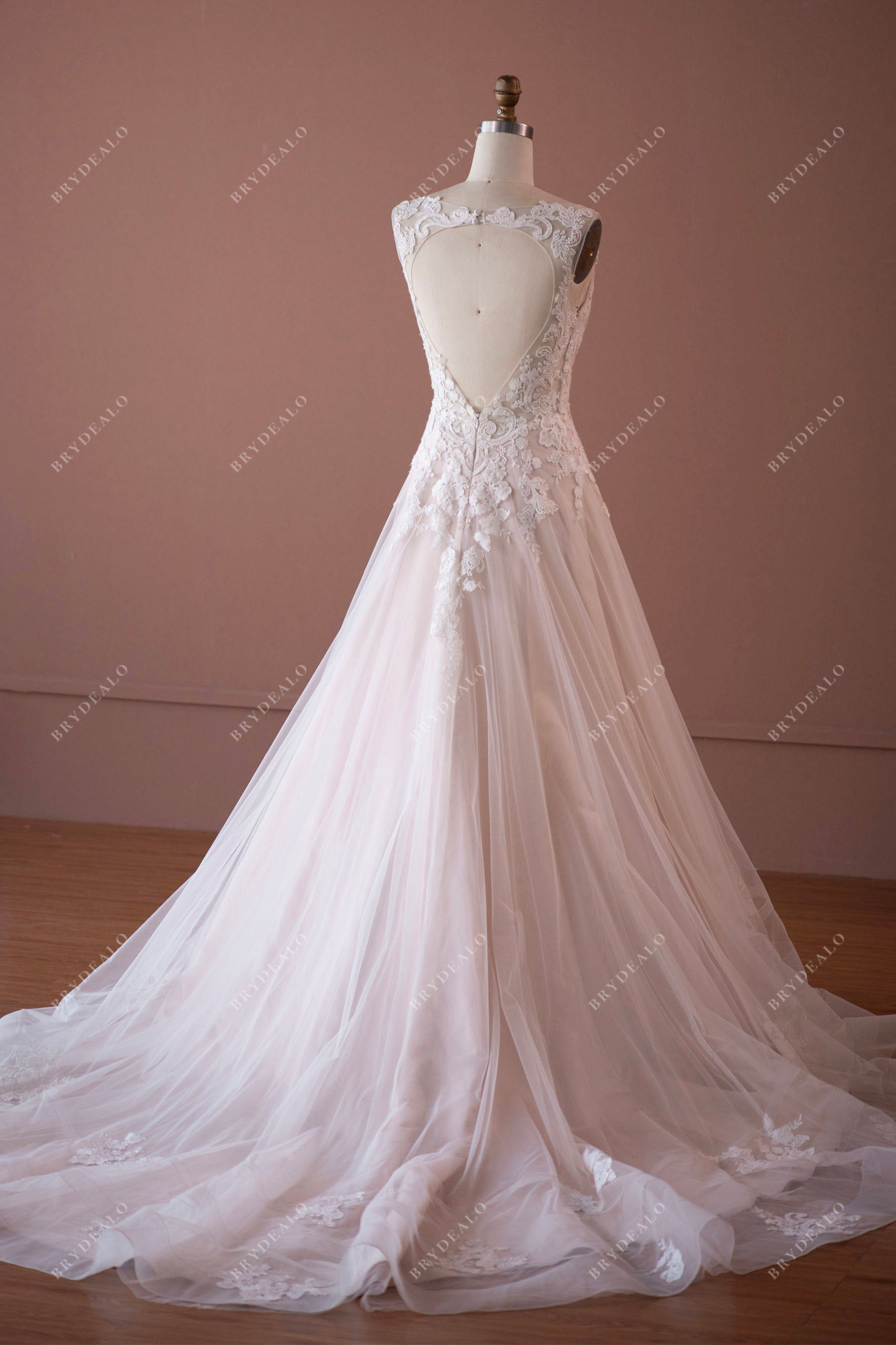 long horsehair lace wedding dress