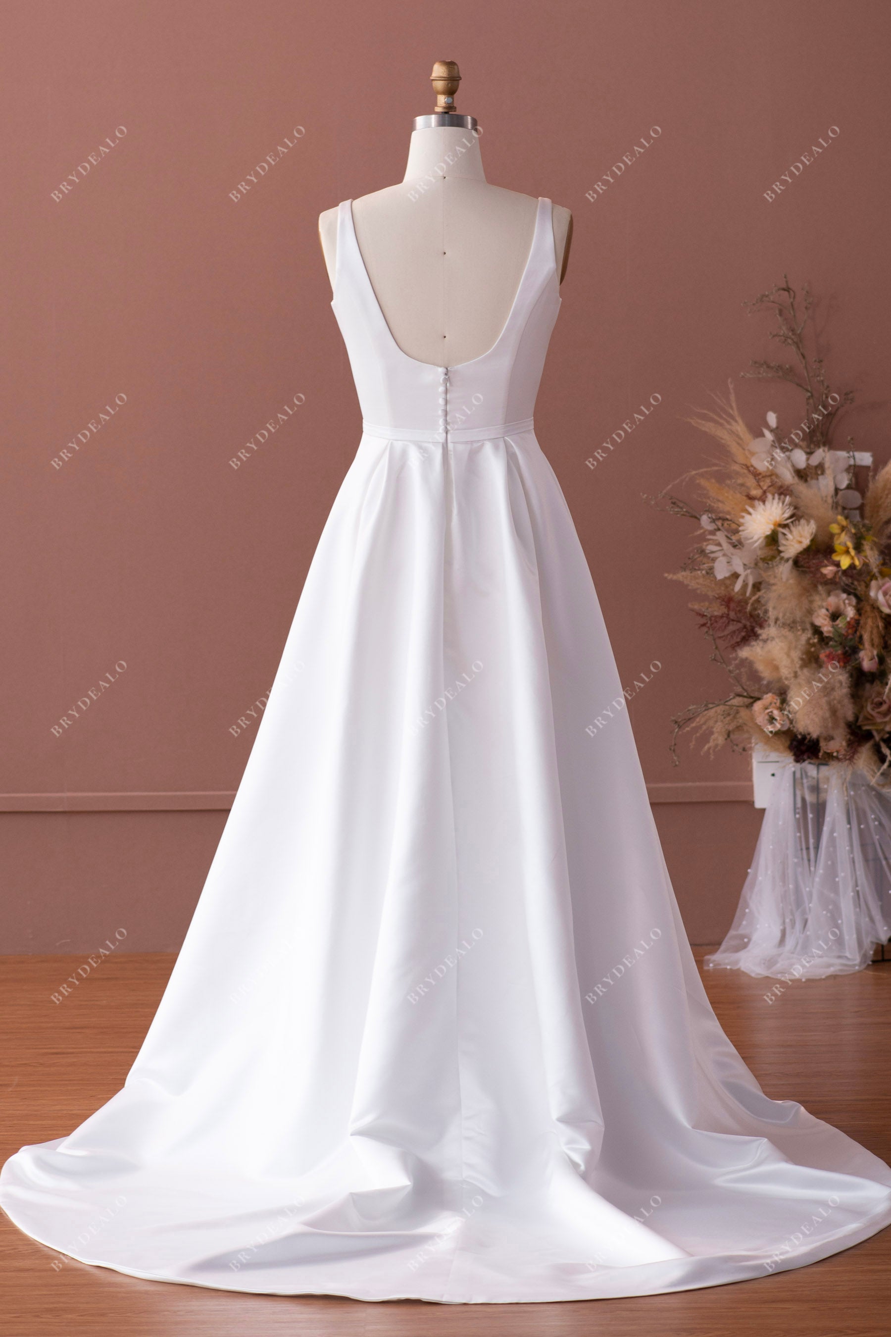 sleeveless satin wholesale wedding gown