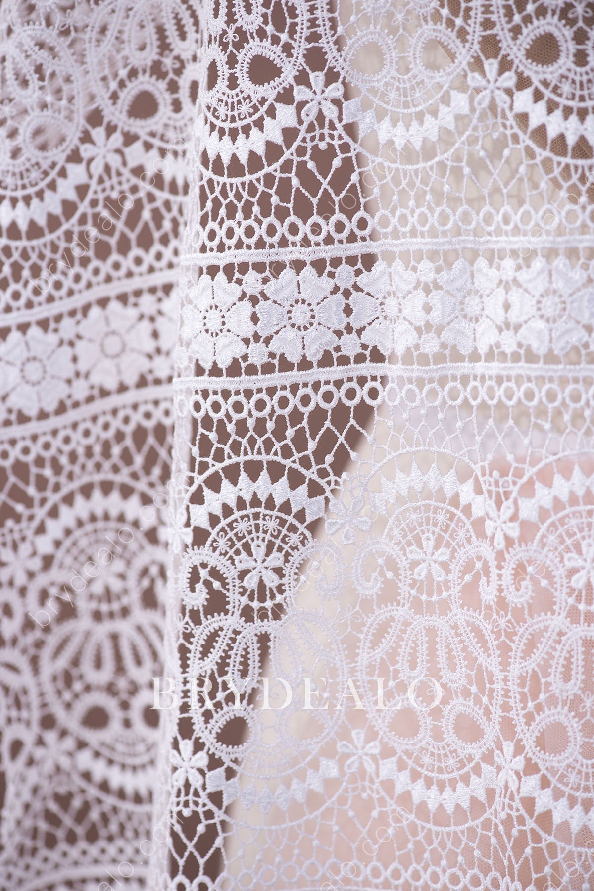 Geometric Pattern Scalloped Bridal Lace Fabric for Wholesale