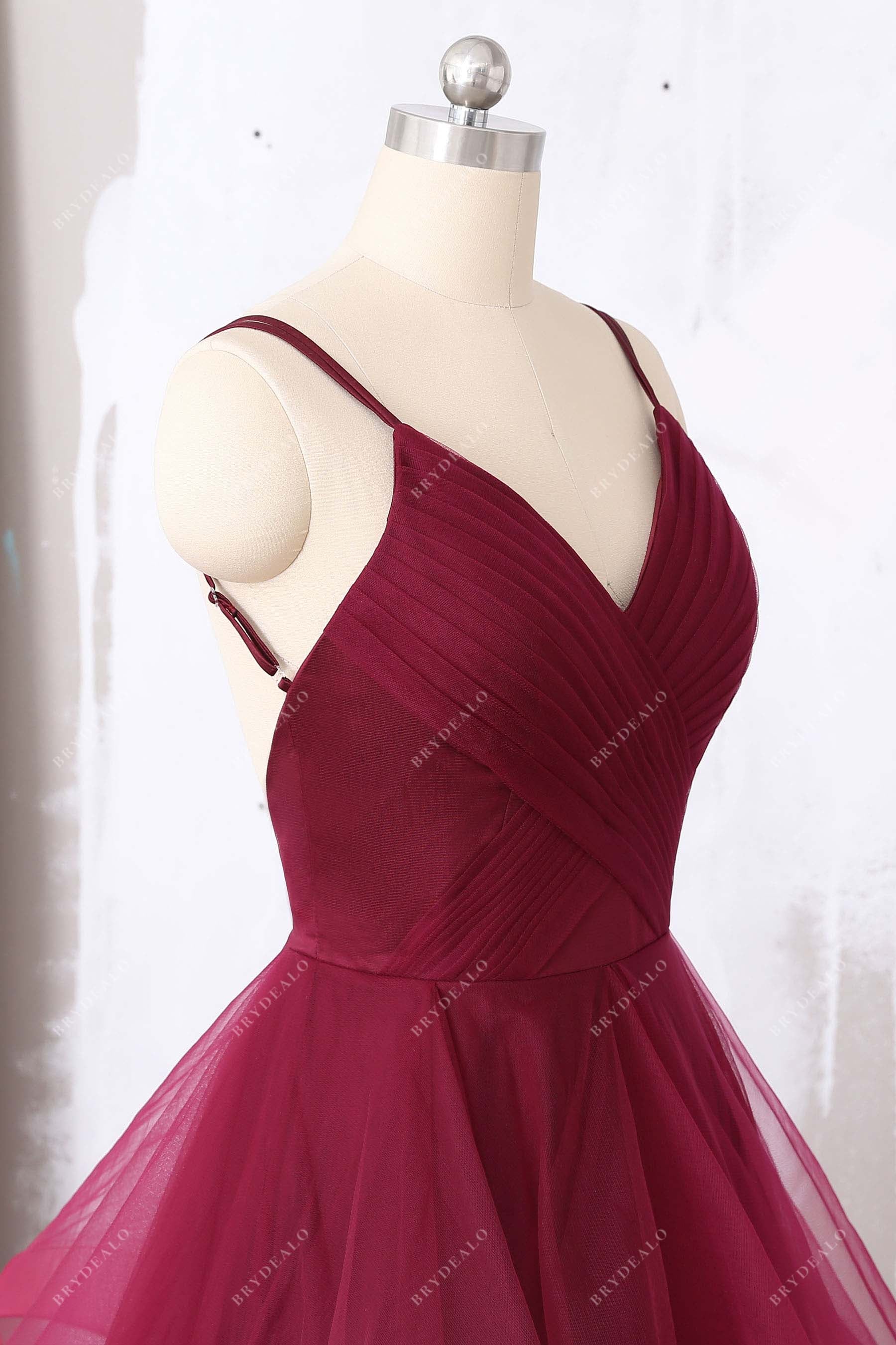 pleated V-neck sleeveless prom gown