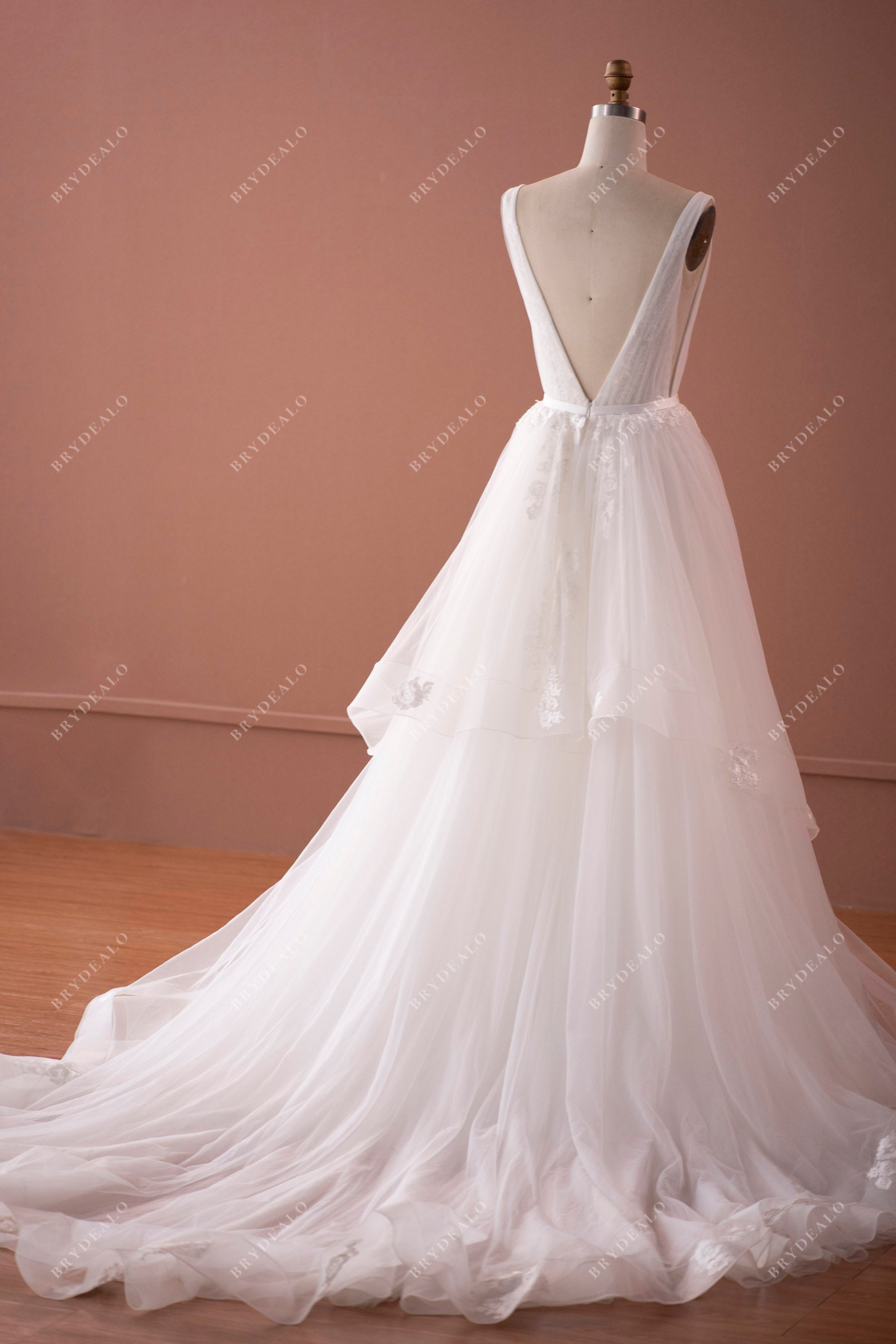 Floral Lace V-back Long Train Bridal Dress