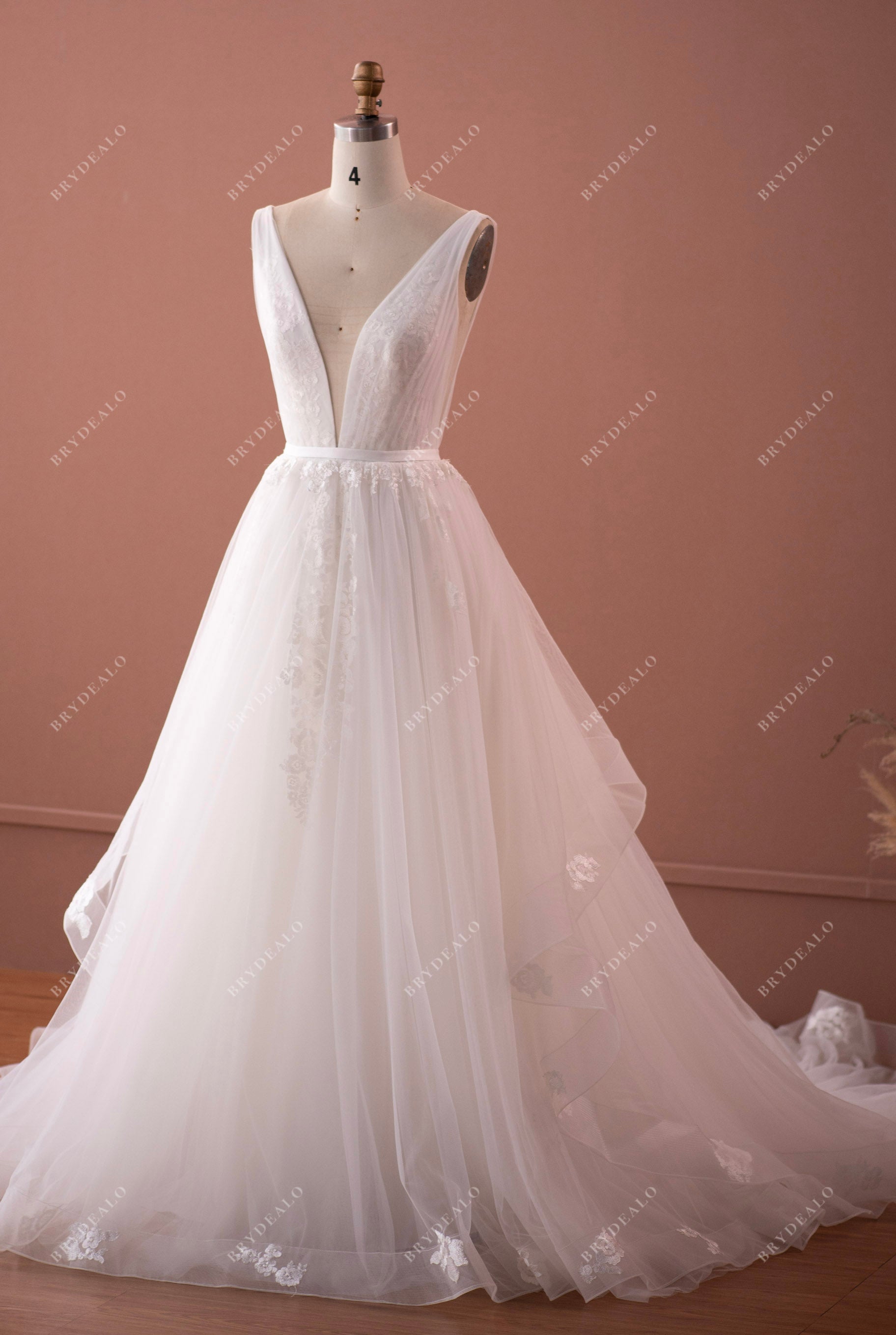 Floral Lace V-back 2-tier Long Train Bridal Wedding Dress