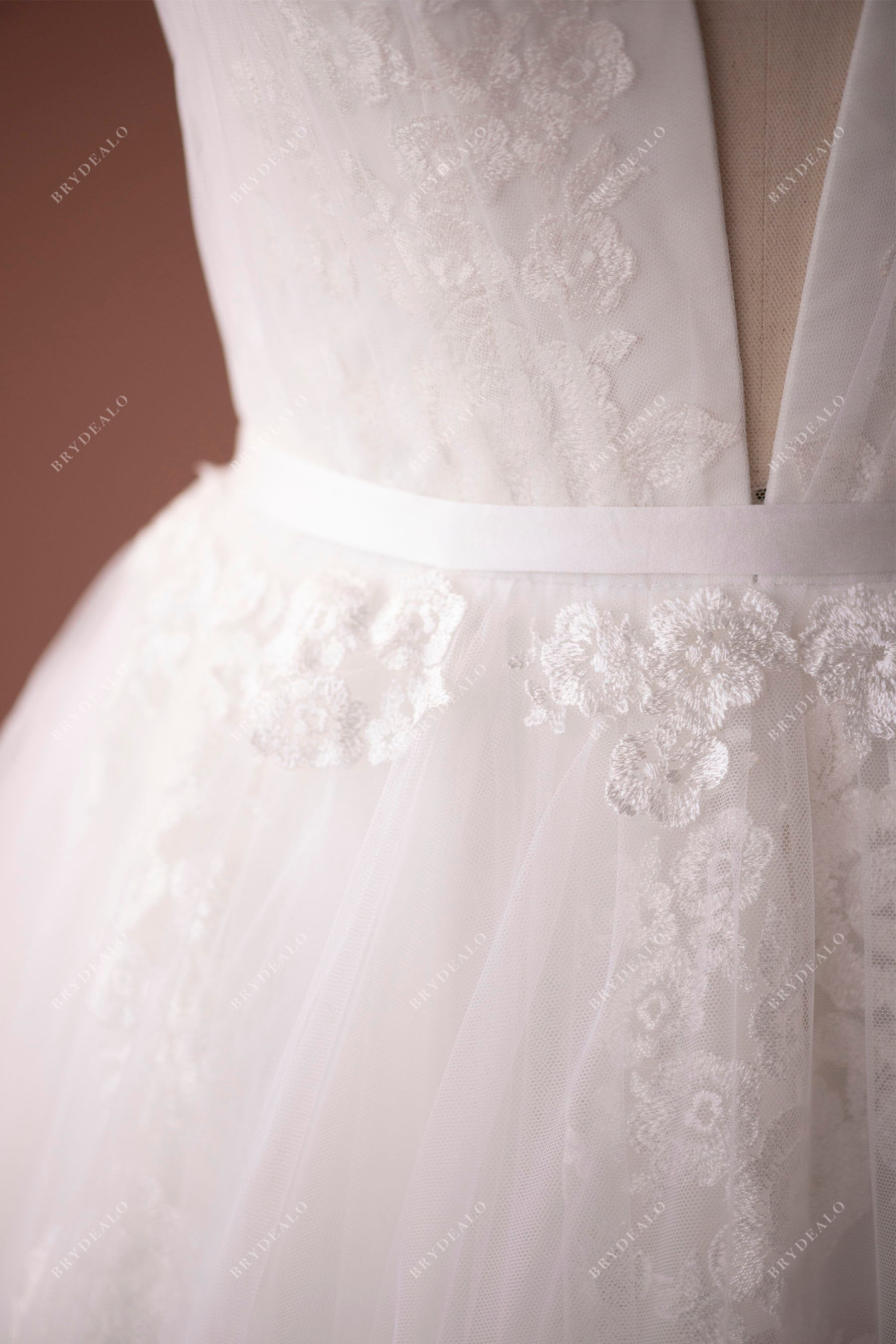 Floral Lace V-back 2-tier Long Train Bridal Dress