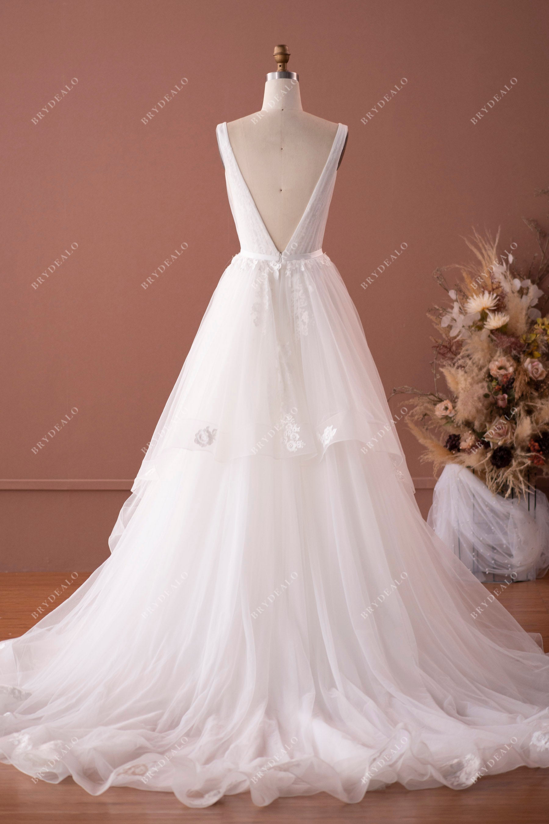 Floral Lace V-back Ruffled Long Train Bridal Dress