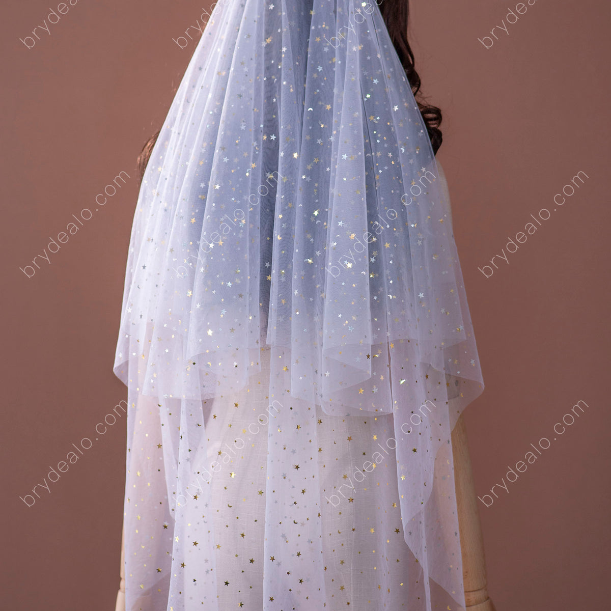https://brydealofactory.com/cdn/shop/products/romantic-star-moon-sequin-comb-bridal-veil.jpg?crop=center&height=1200&v=1644138857&width=1200