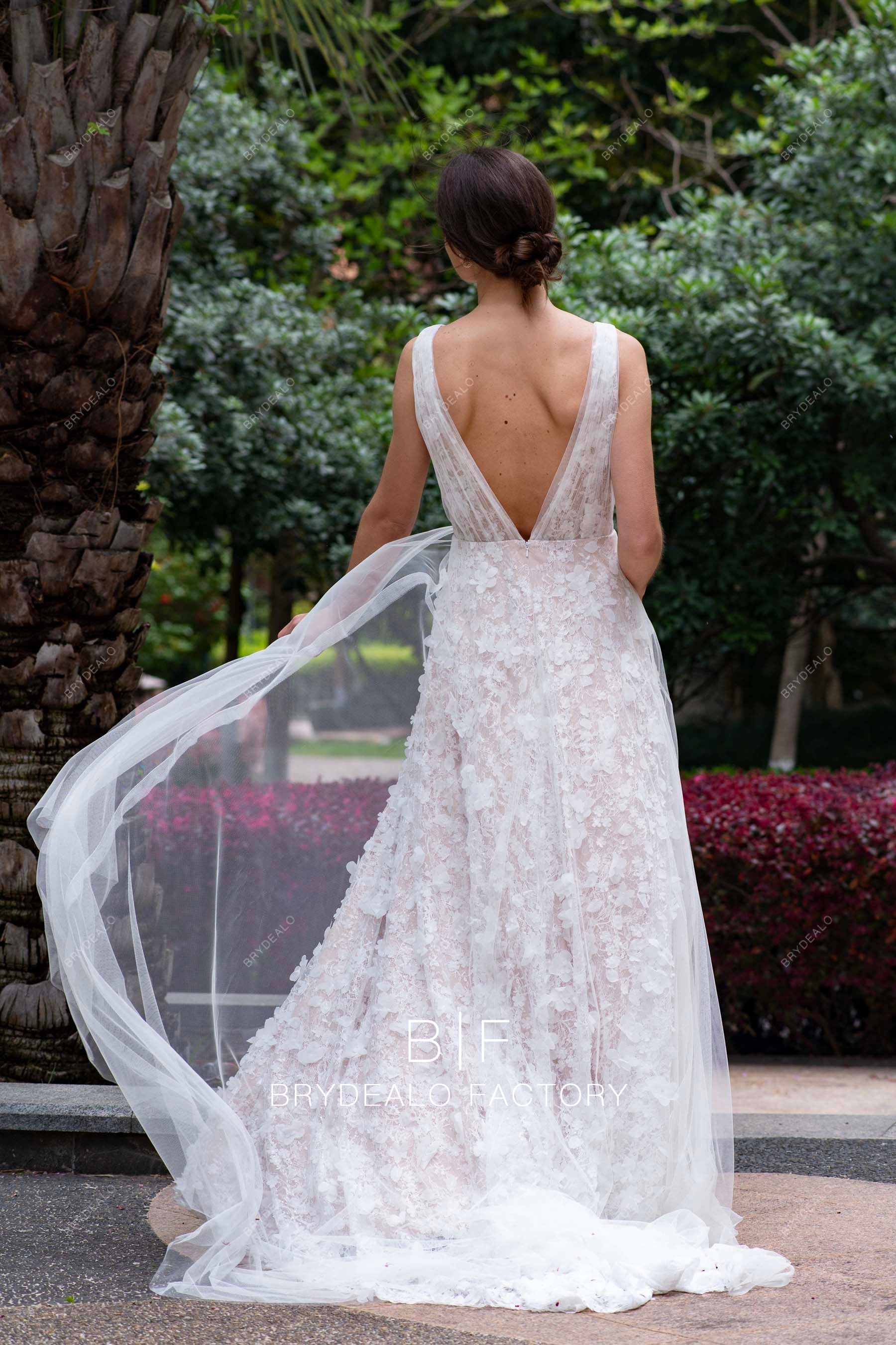romantic V-back sweep traion wedding dress